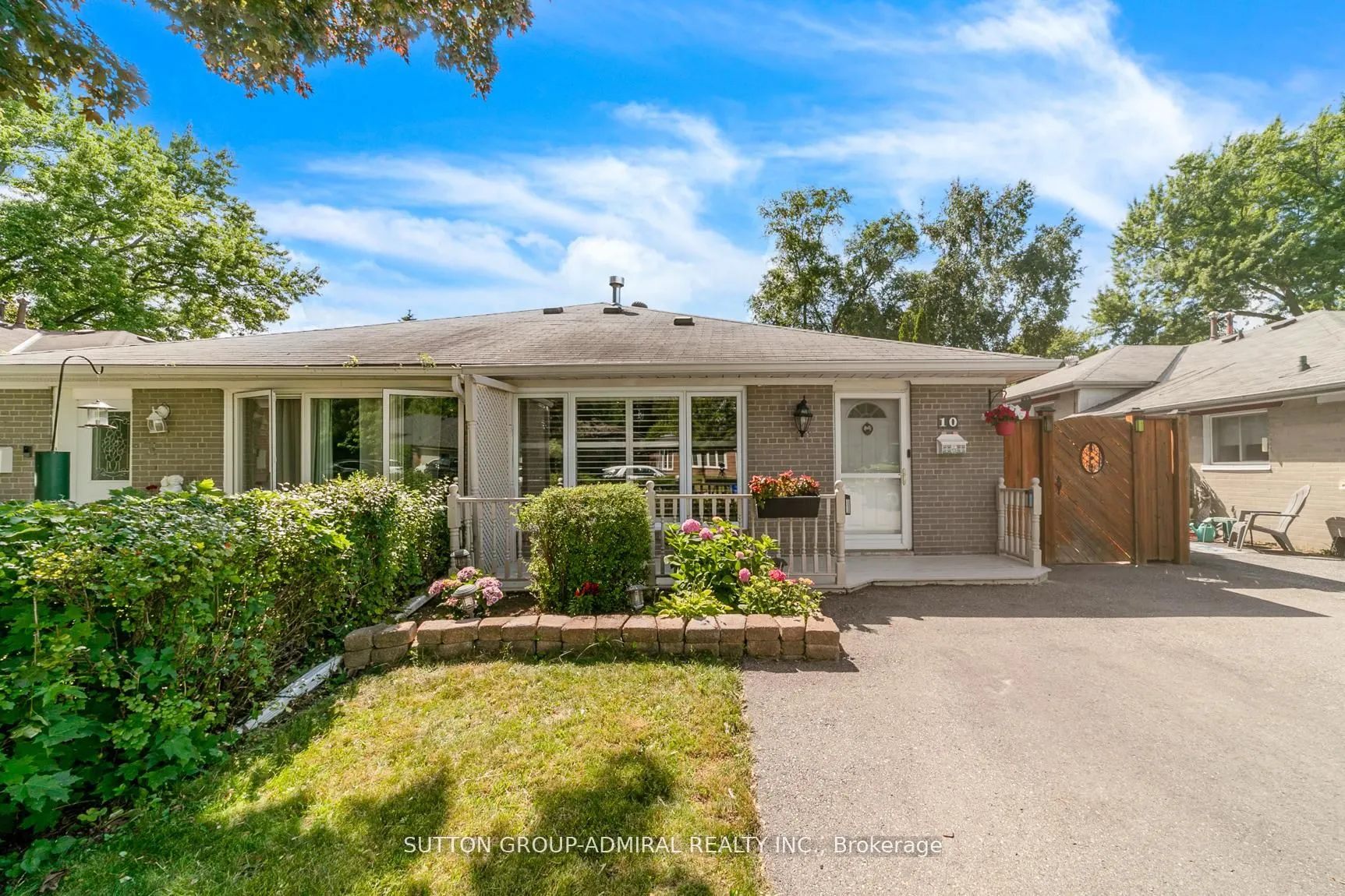 10 Kitimat Crescent