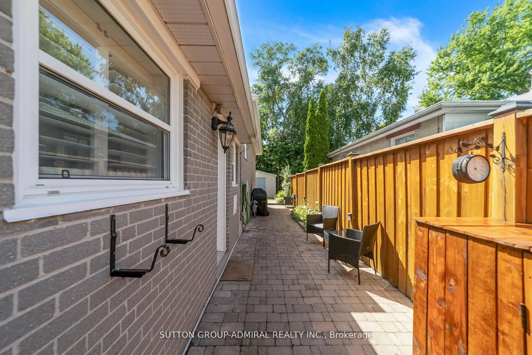 10 Kitimat Crescent