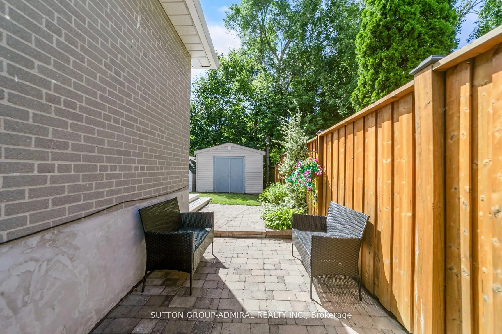 10 Kitimat Crescent