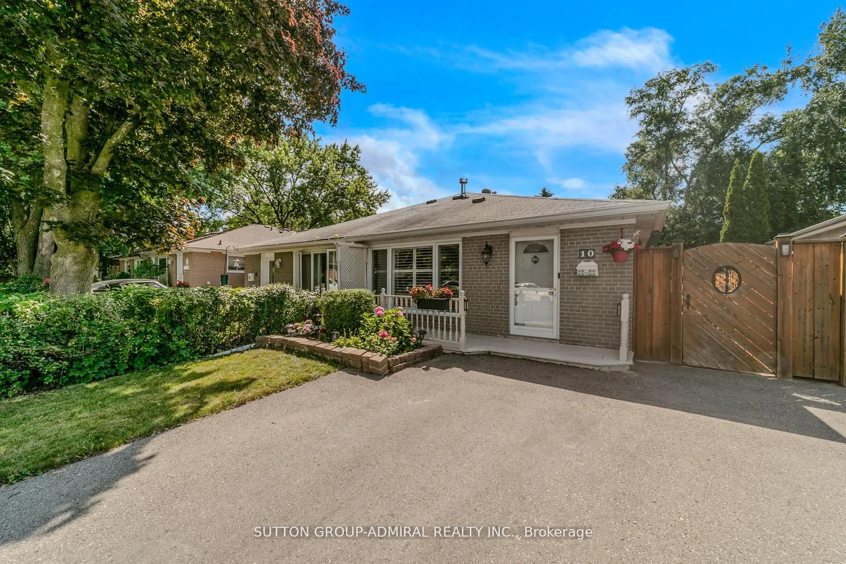 10 Kitimat Crescent