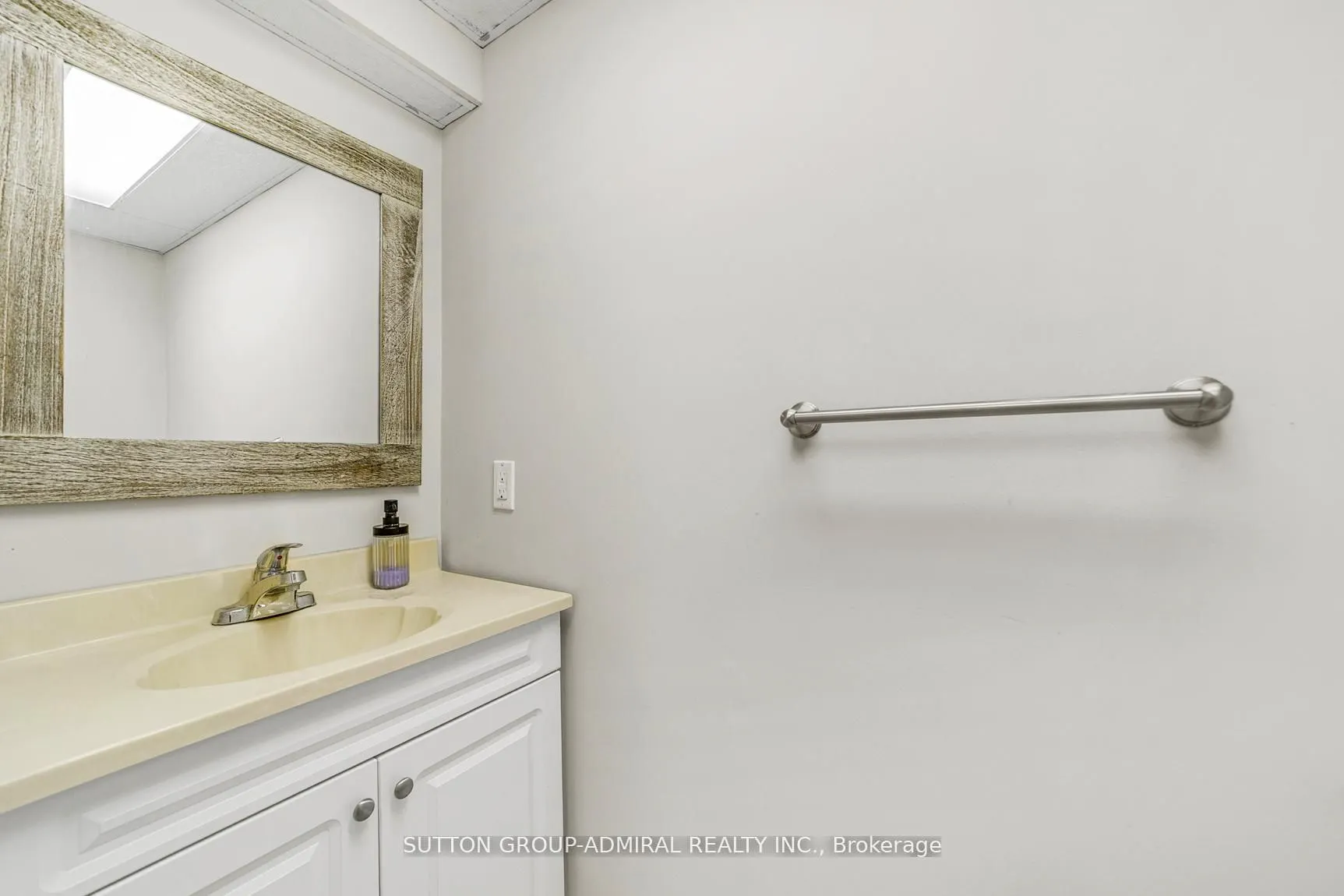 10 Kitimat Crescent