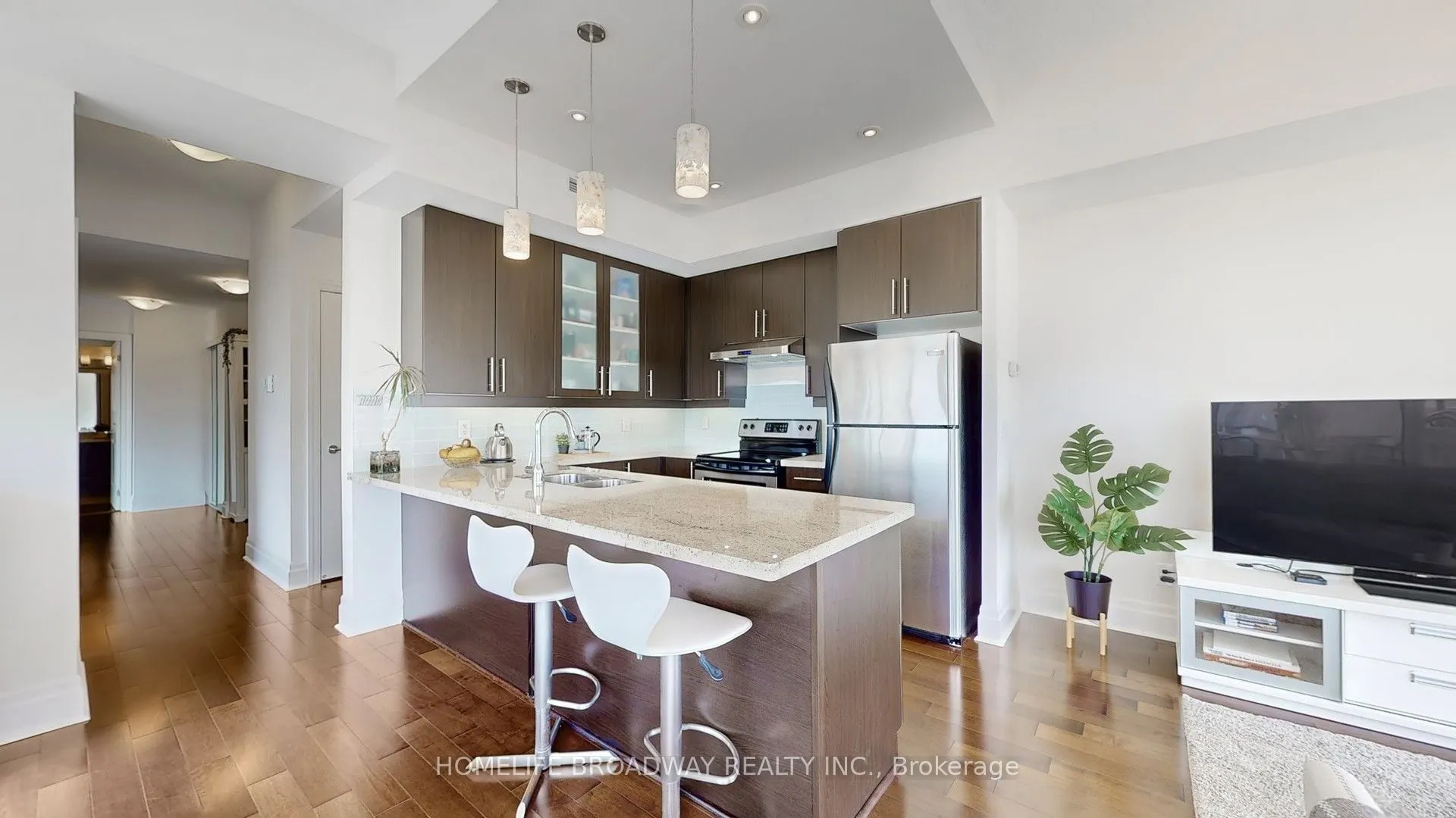 1 Upper Duke Crescent, #902