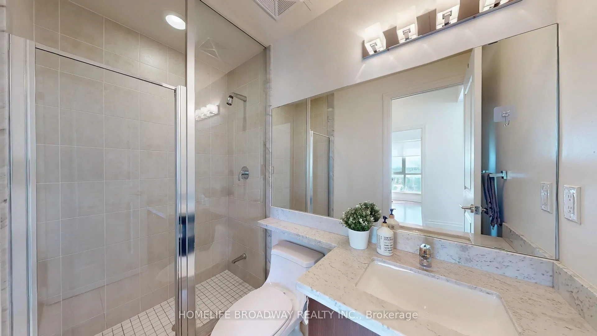 1 Upper Duke Crescent, #902