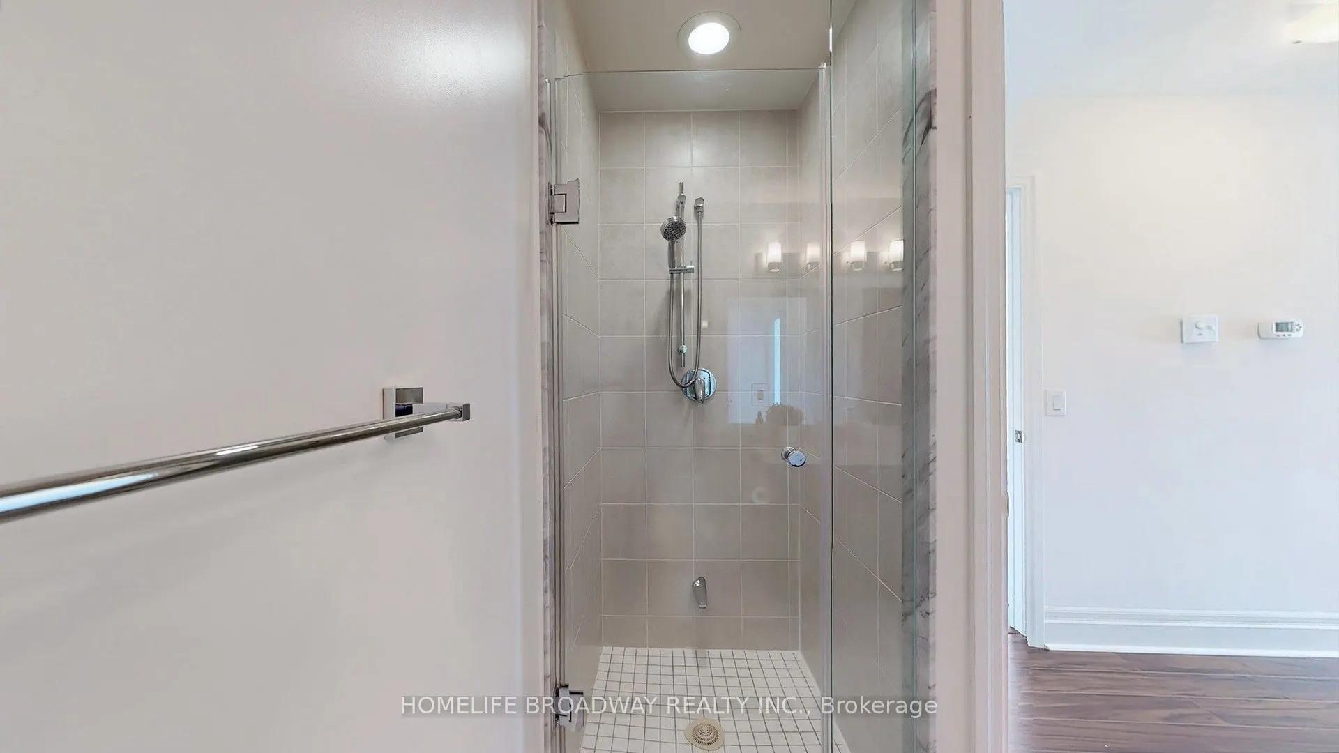 1 Upper Duke Crescent, #902