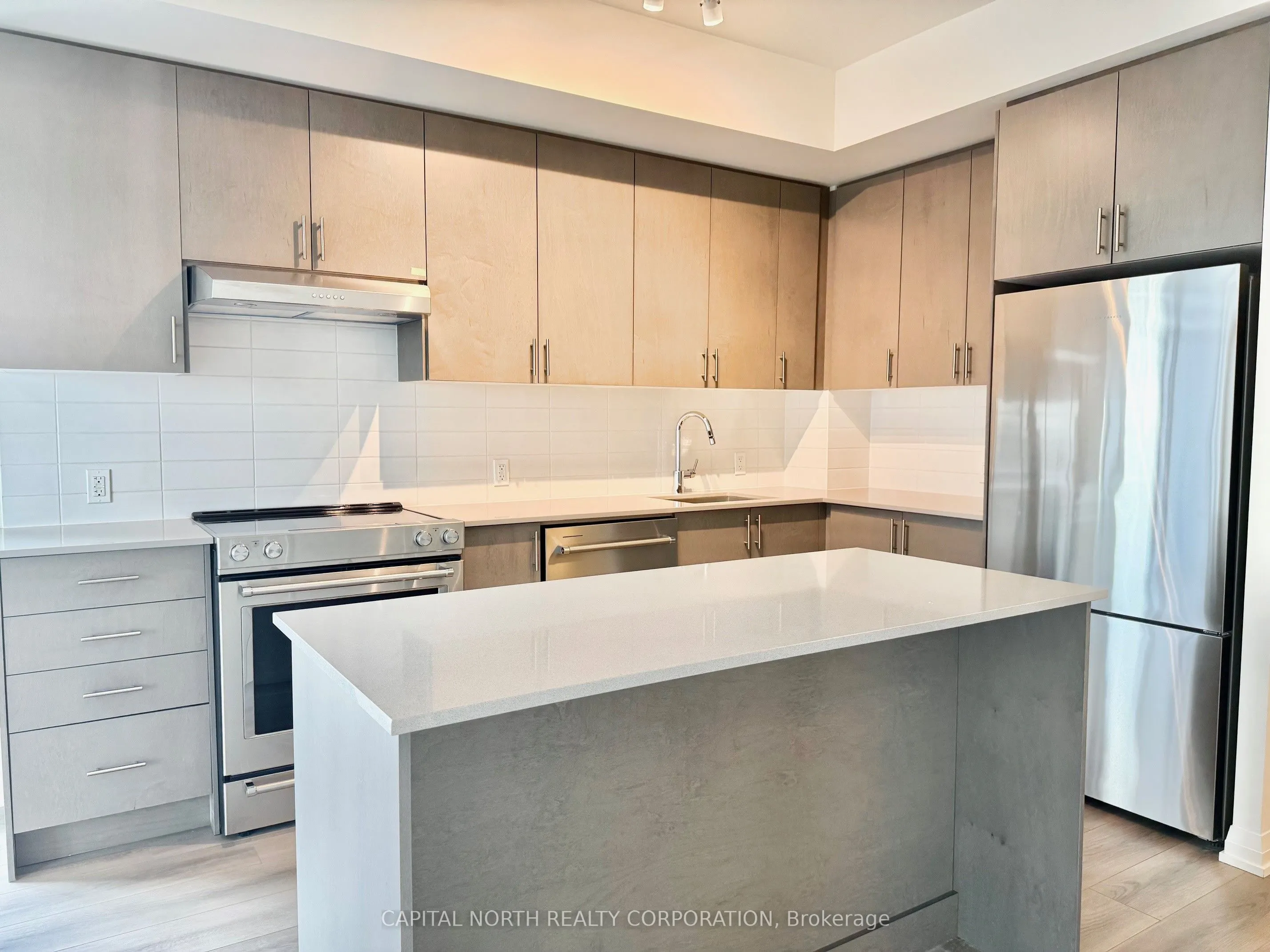 8960 Jane Street, #803