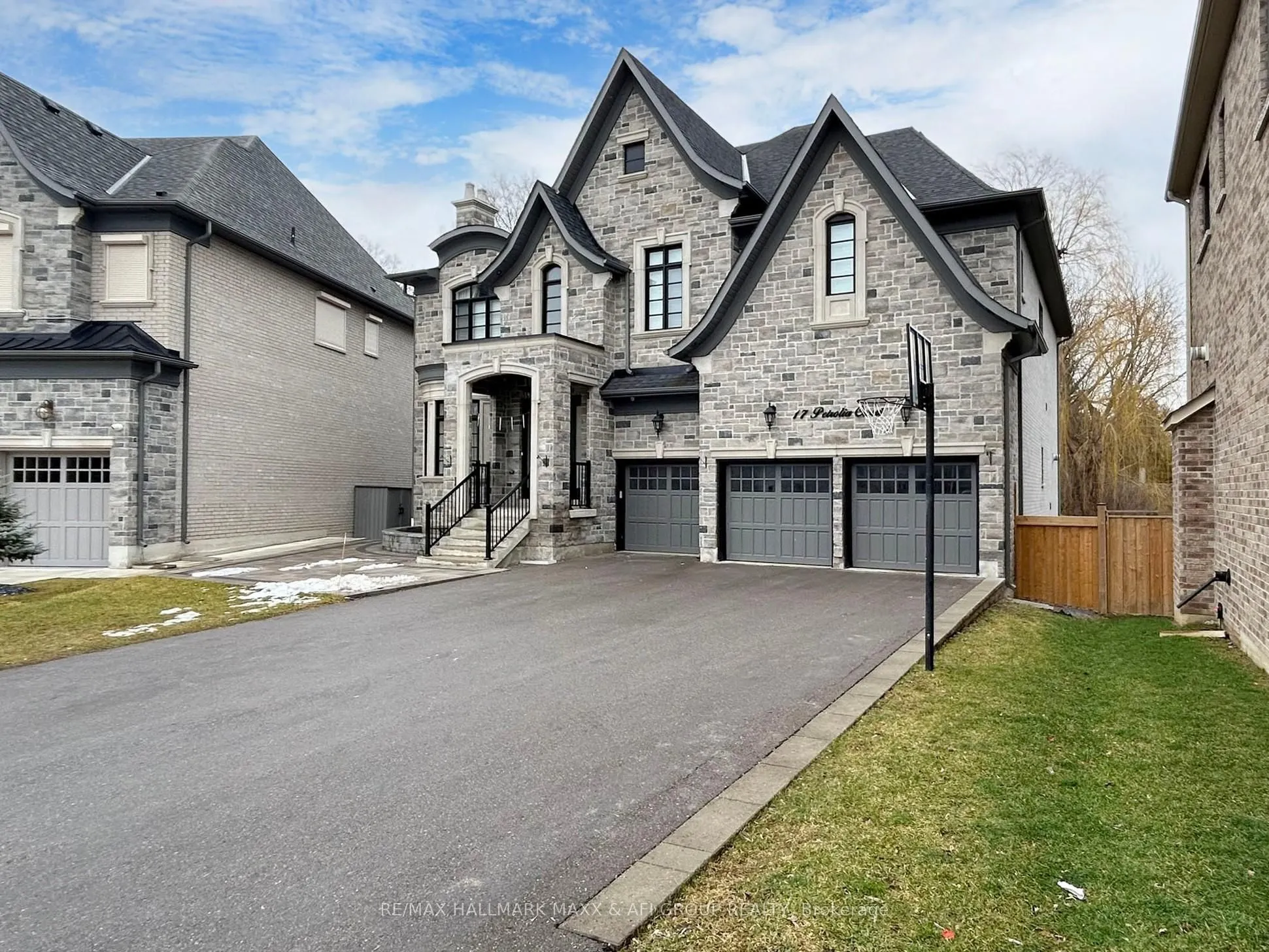 17 PETROLIA Court
