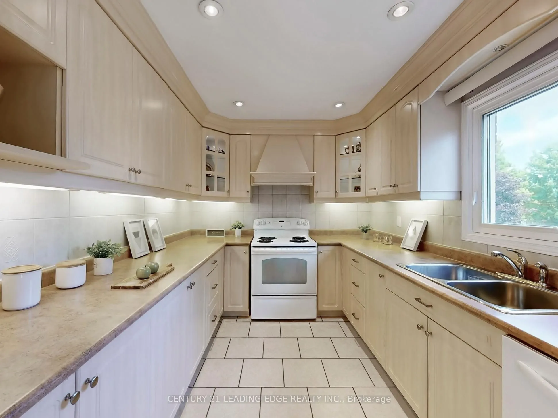 547 Village Parkway