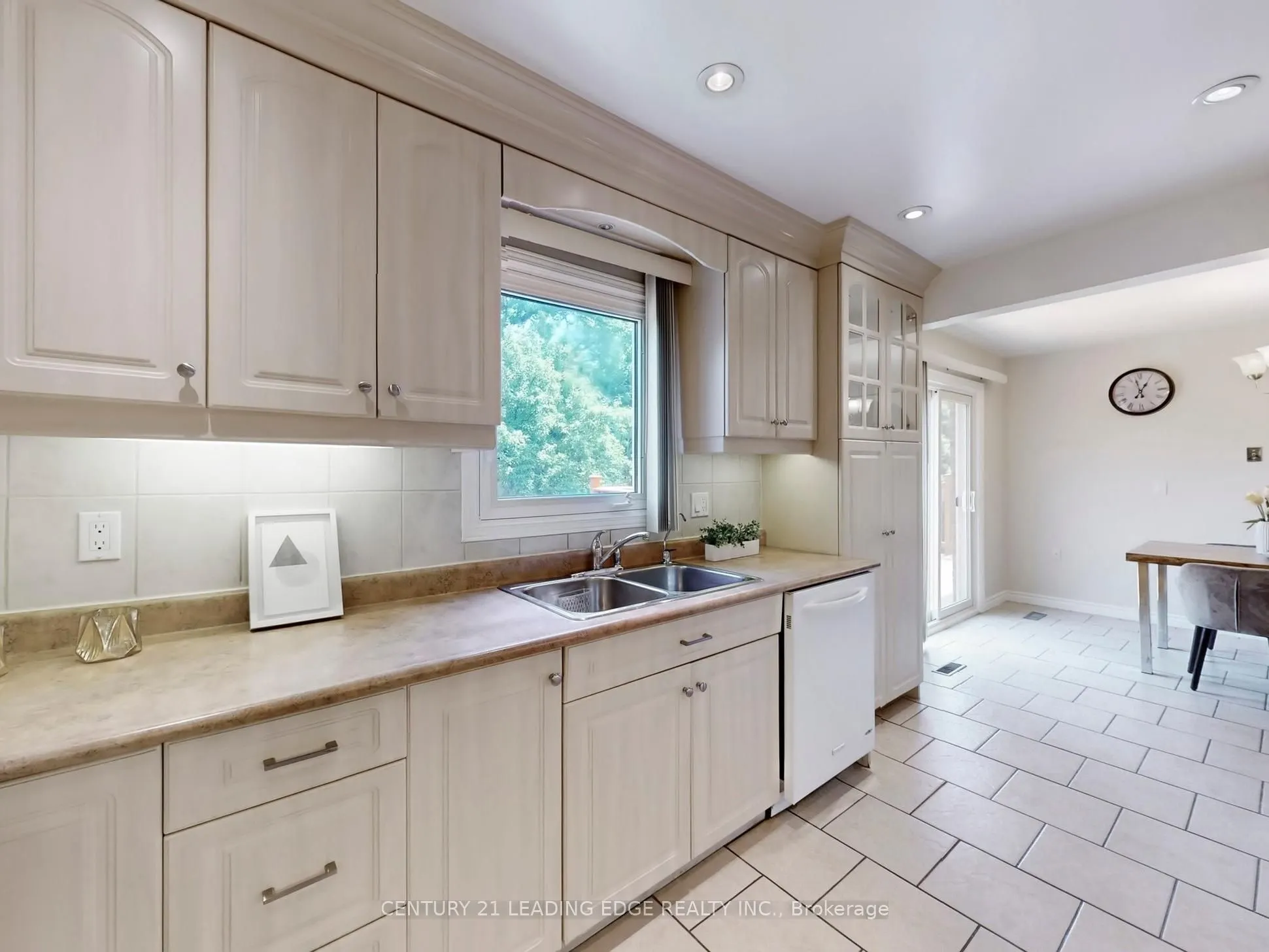 547 Village Parkway