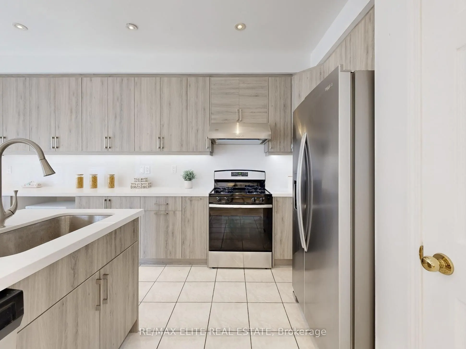 18 Sapphire Drive