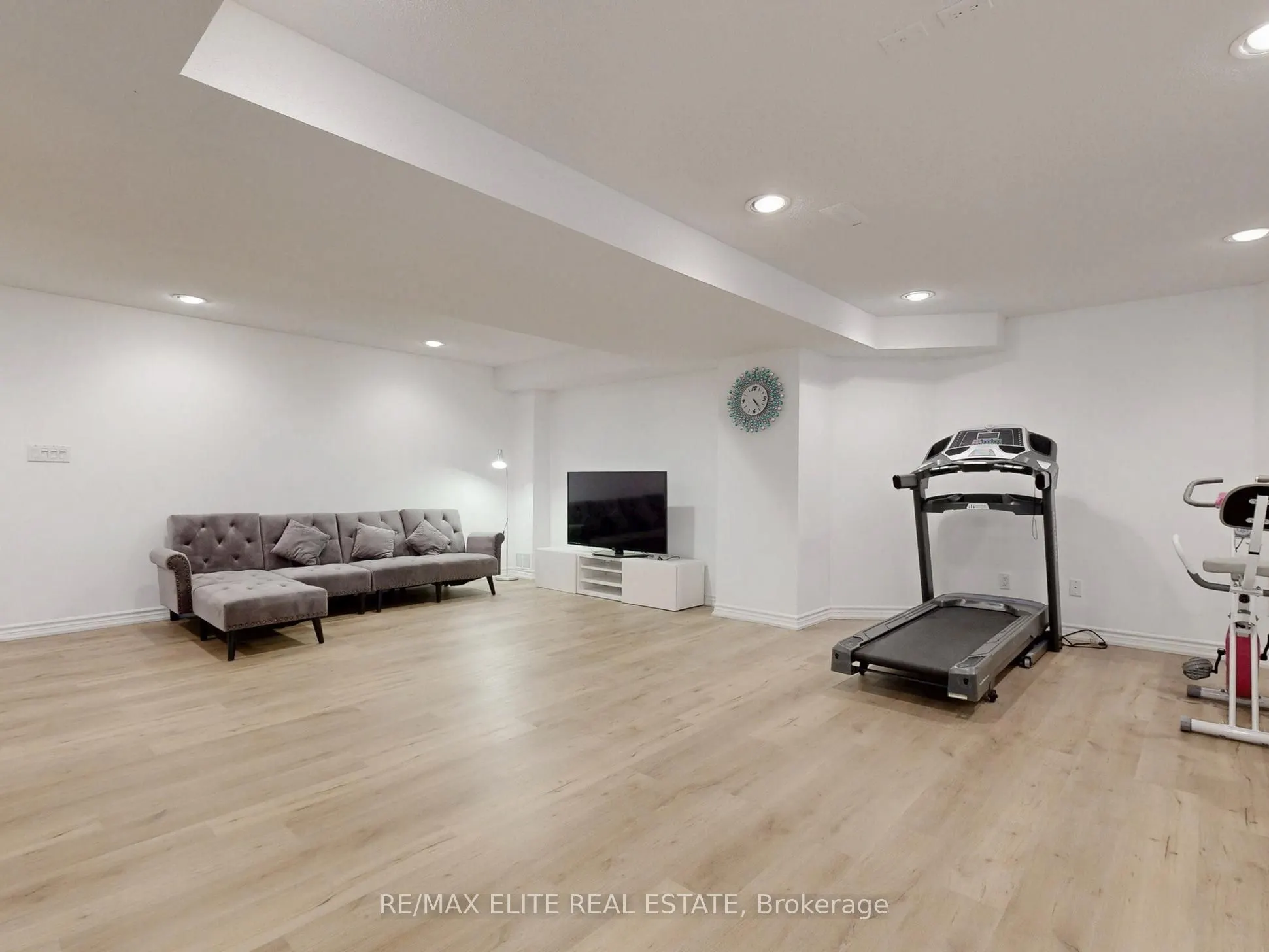 18 Sapphire Drive