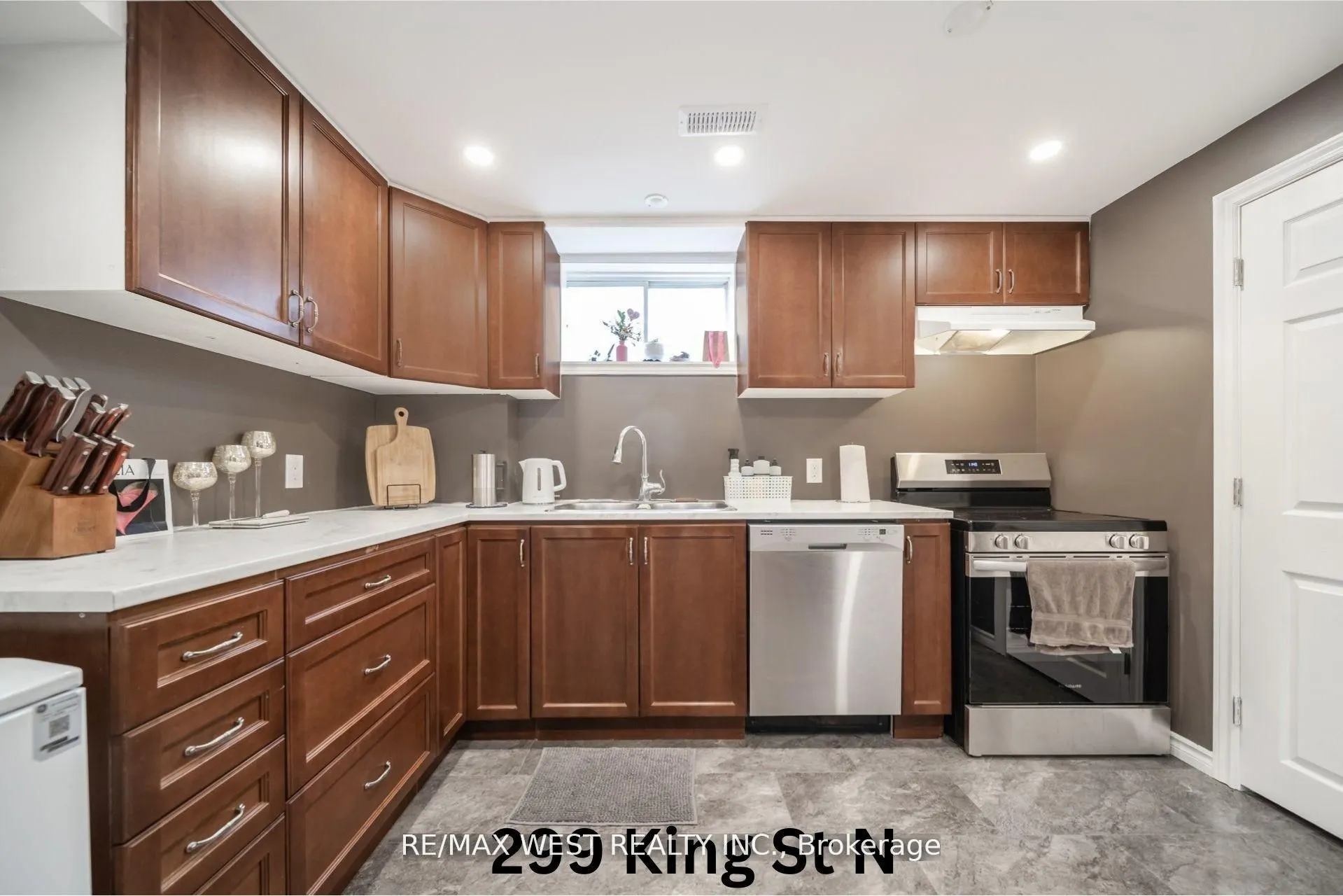 299&295 King Street N