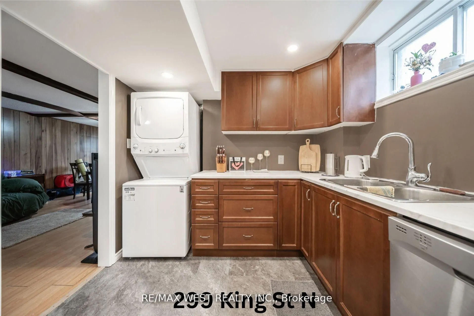 299&295 King Street N