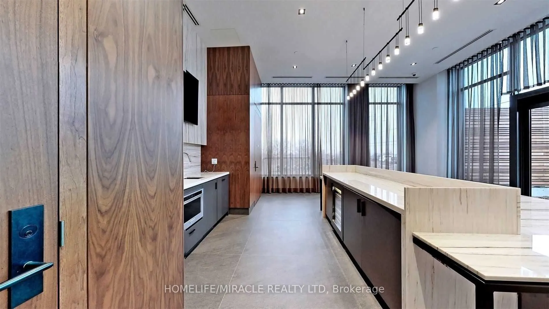 7895 Jane Street, #2914