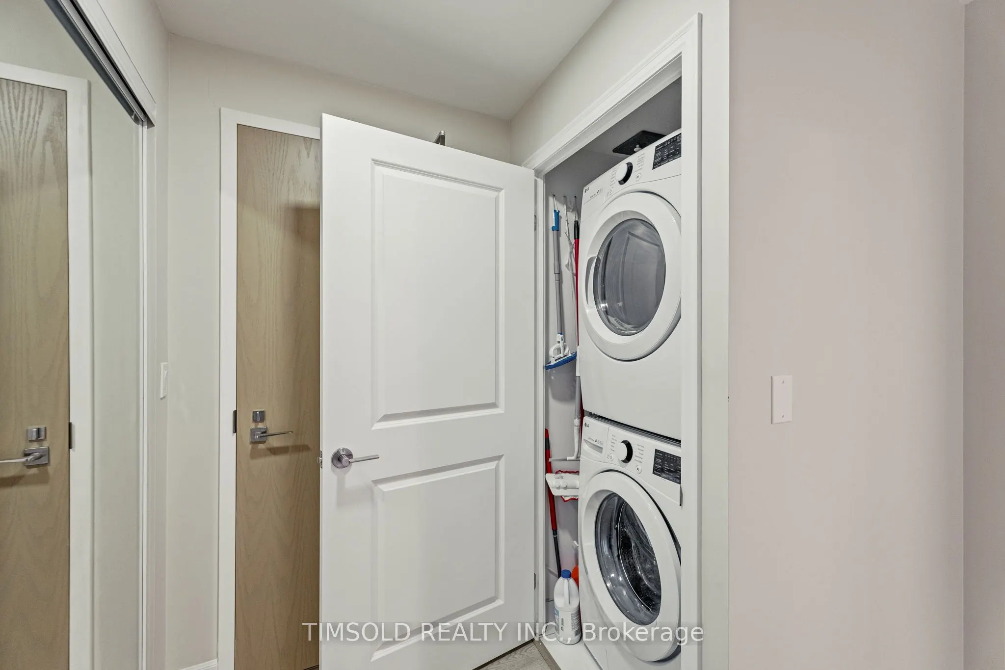 10 Rouge Valley Drive W, #722