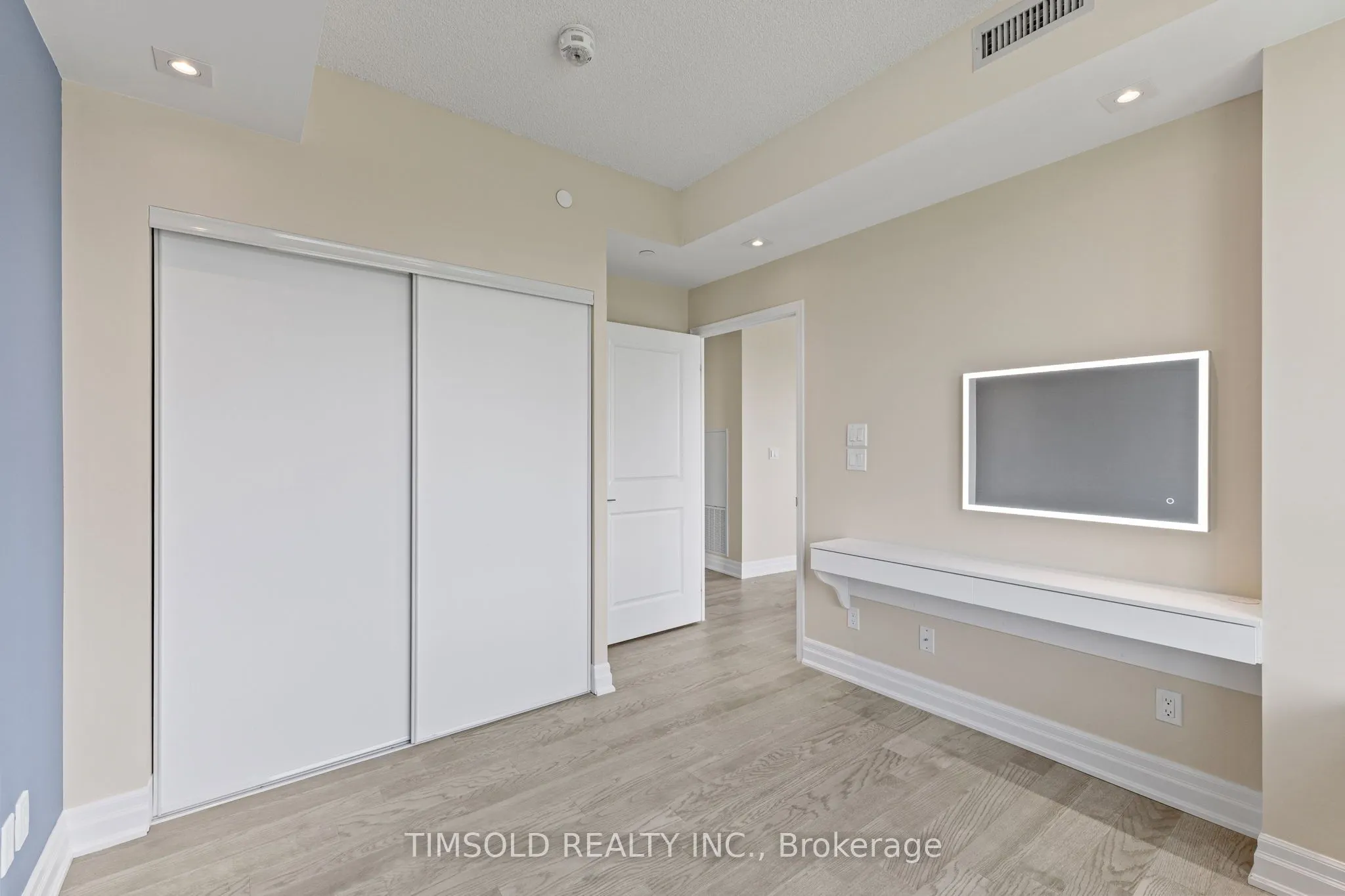 10 Rouge Valley Drive W, #722