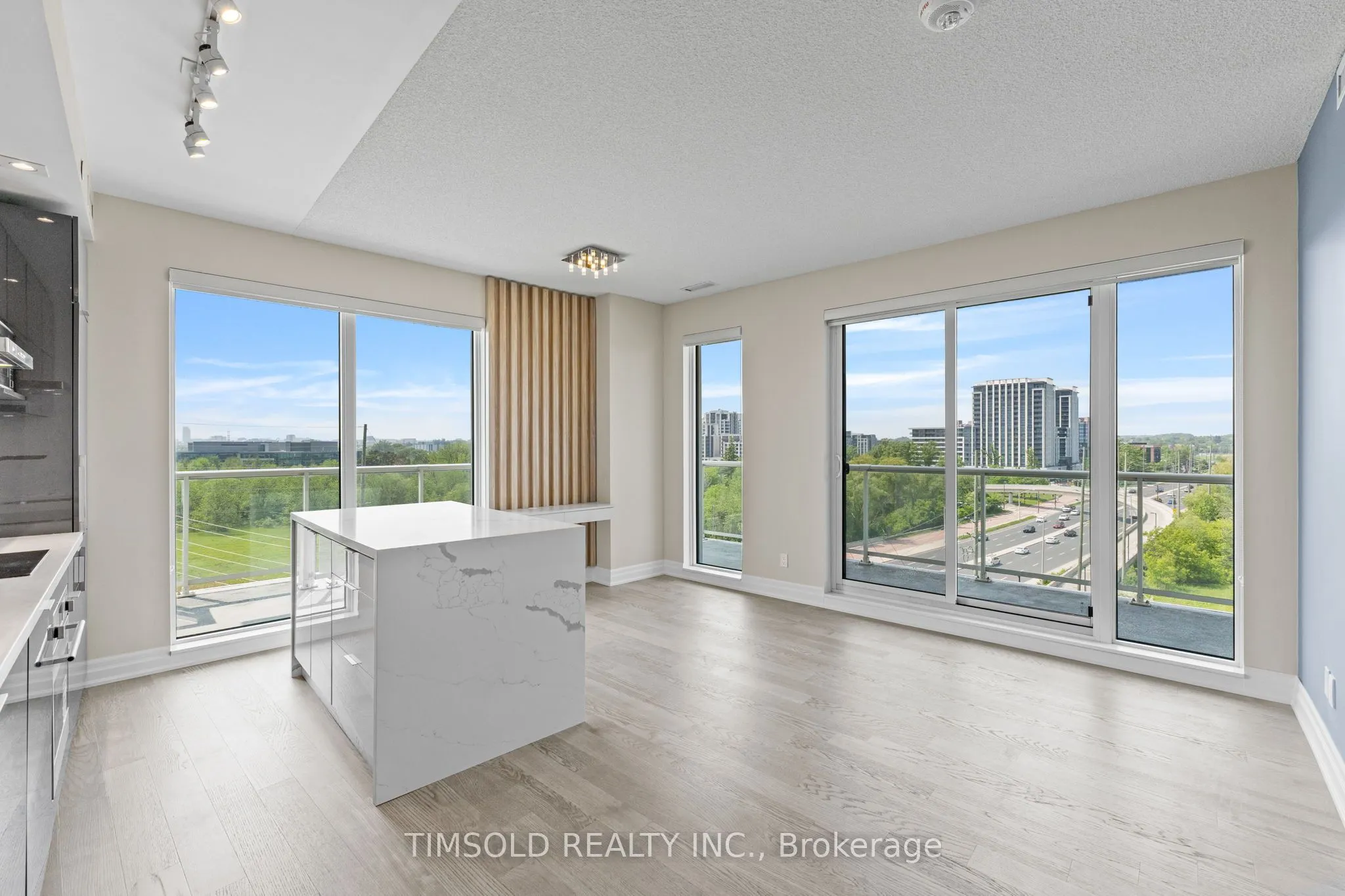 10 Rouge Valley Drive W, #722