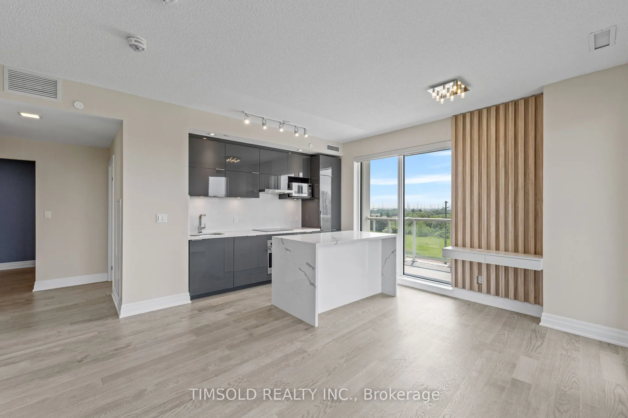 10 Rouge Valley Drive W, #722
