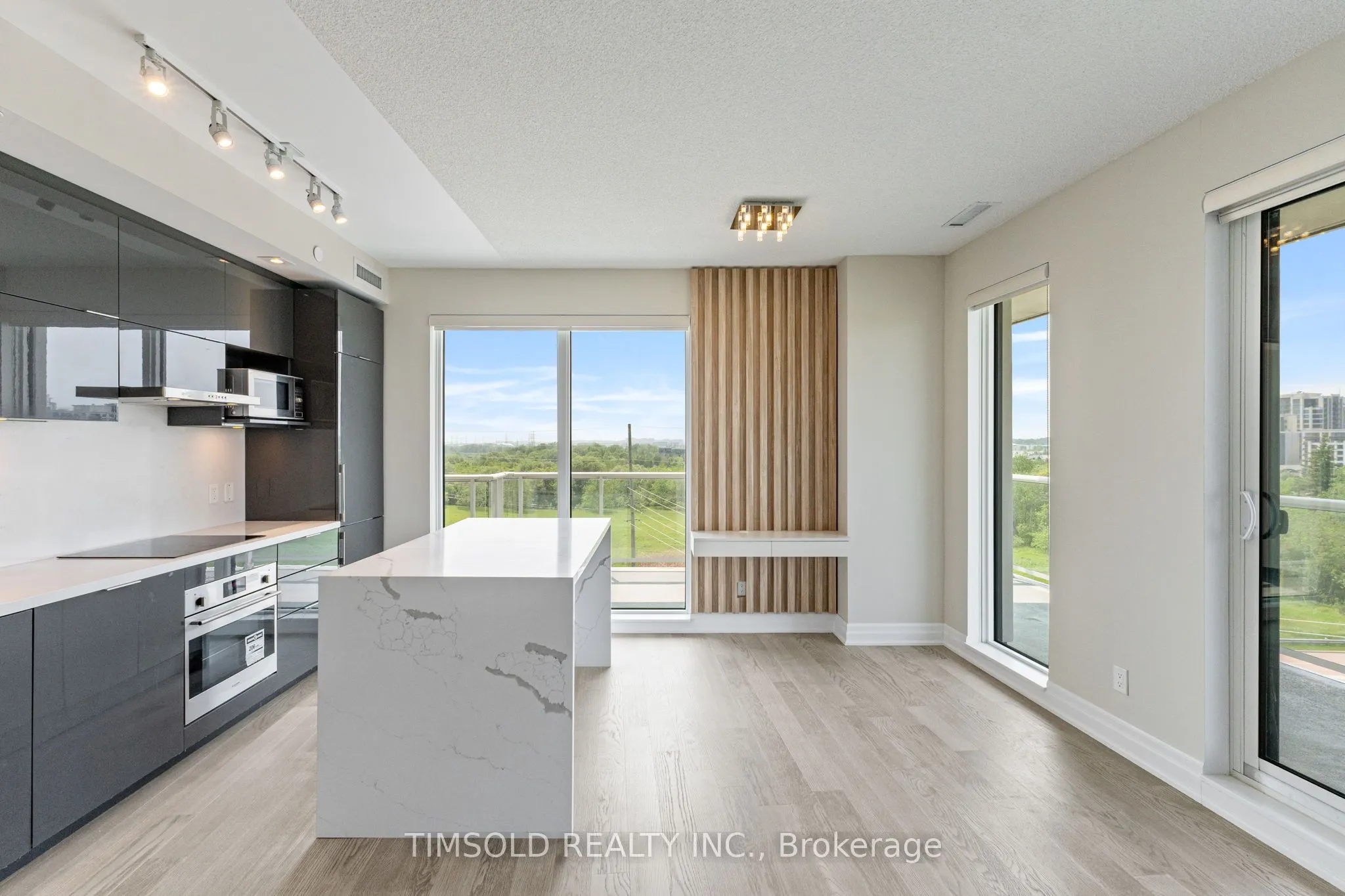 10 Rouge Valley Drive W, #722