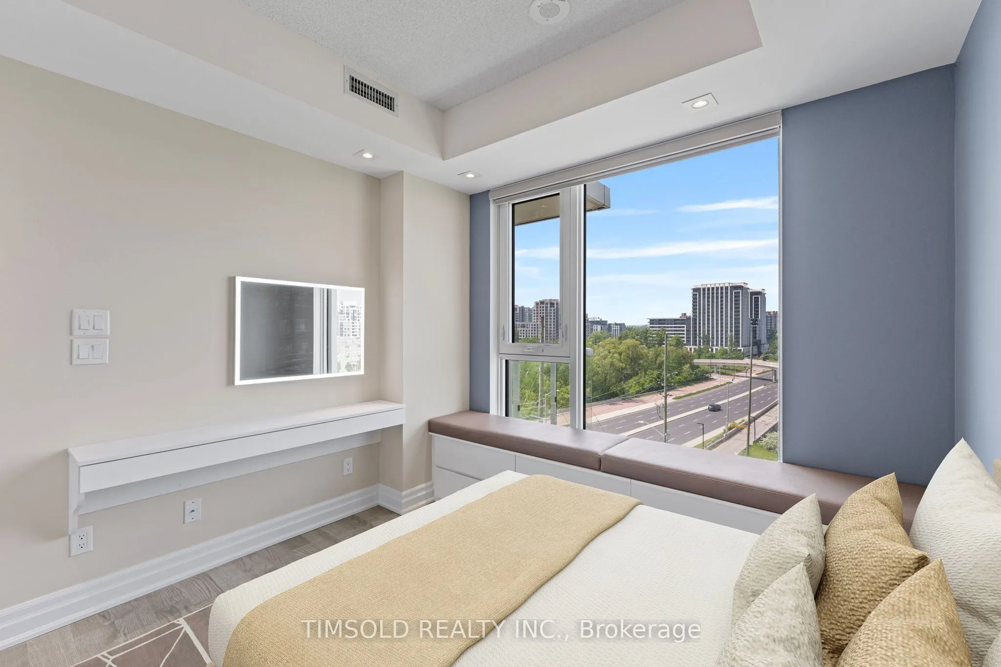 10 Rouge Valley Drive W, #722