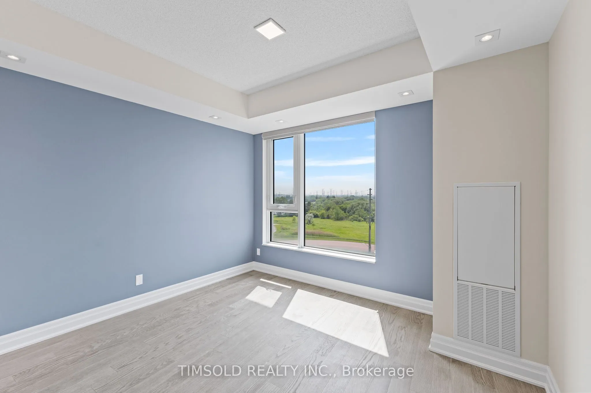 10 Rouge Valley Drive W, #722