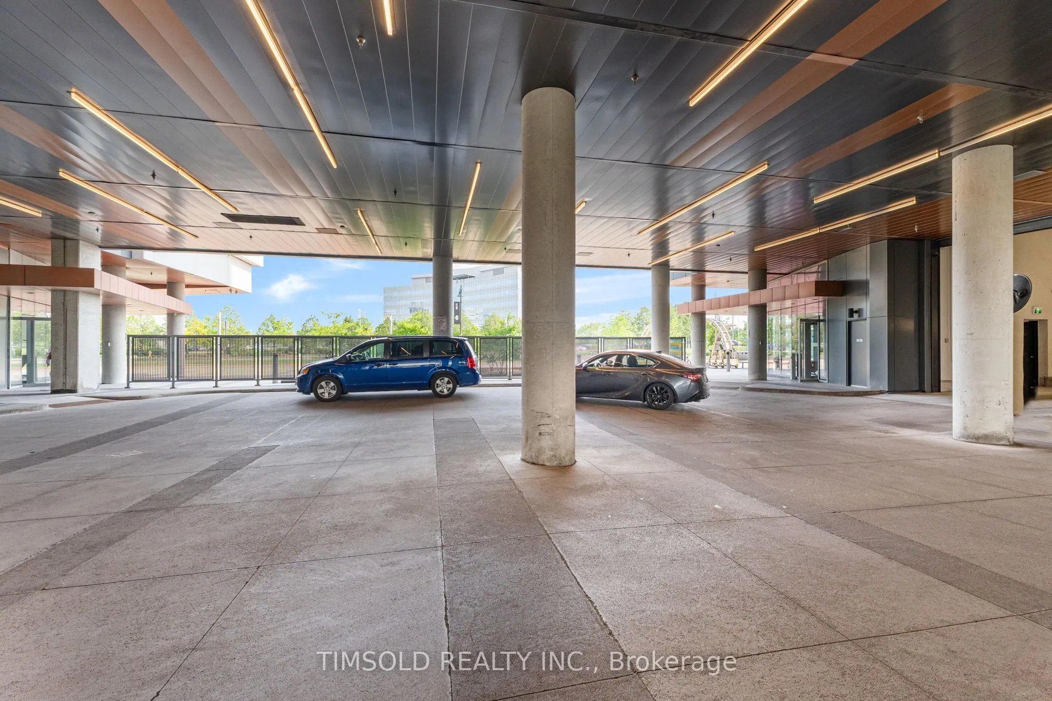 10 Rouge Valley Drive W, #722