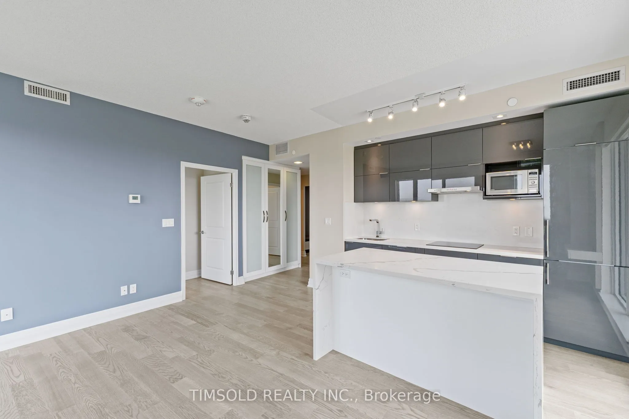 10 Rouge Valley Drive W, #722