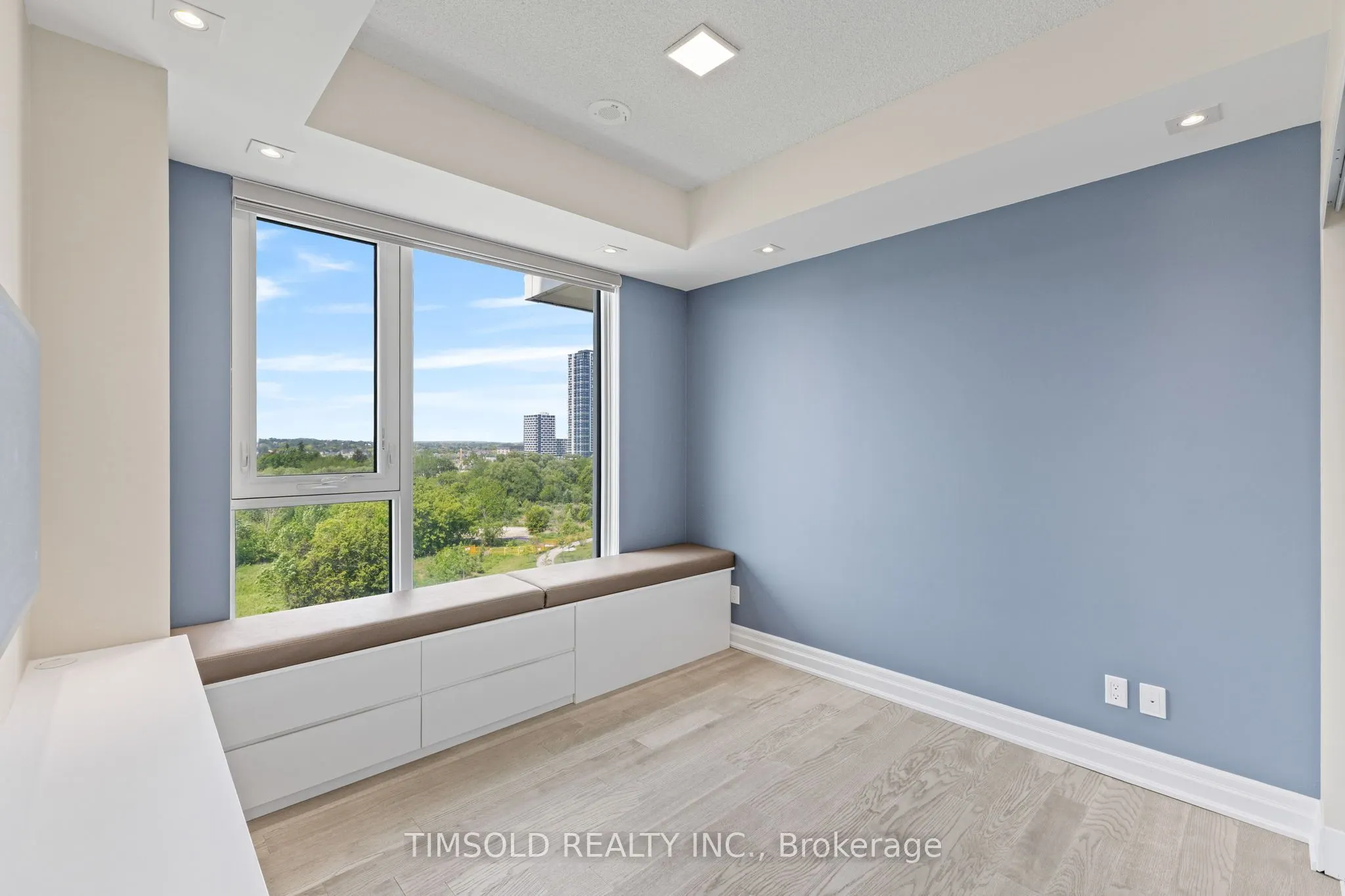 10 Rouge Valley Drive W, #722