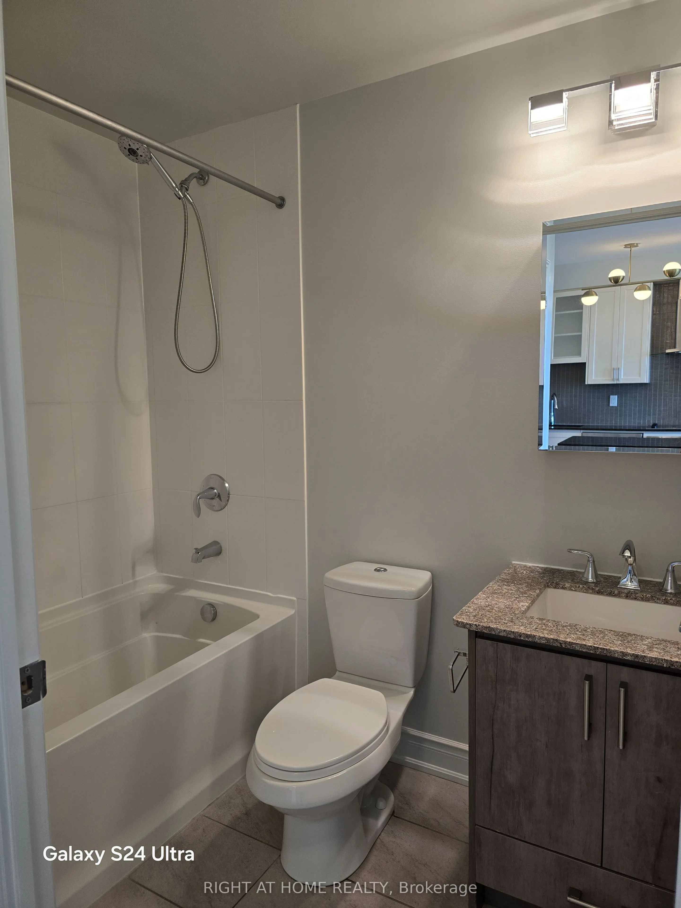 9088 Yonge Street, #907