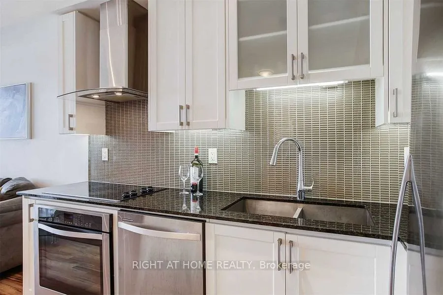9088 Yonge Street, #907