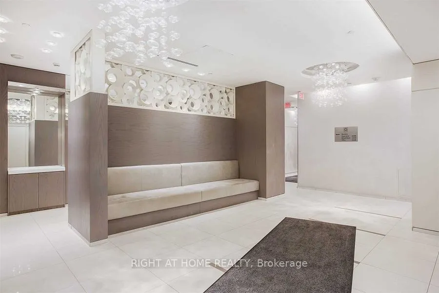 9088 Yonge Street, #907