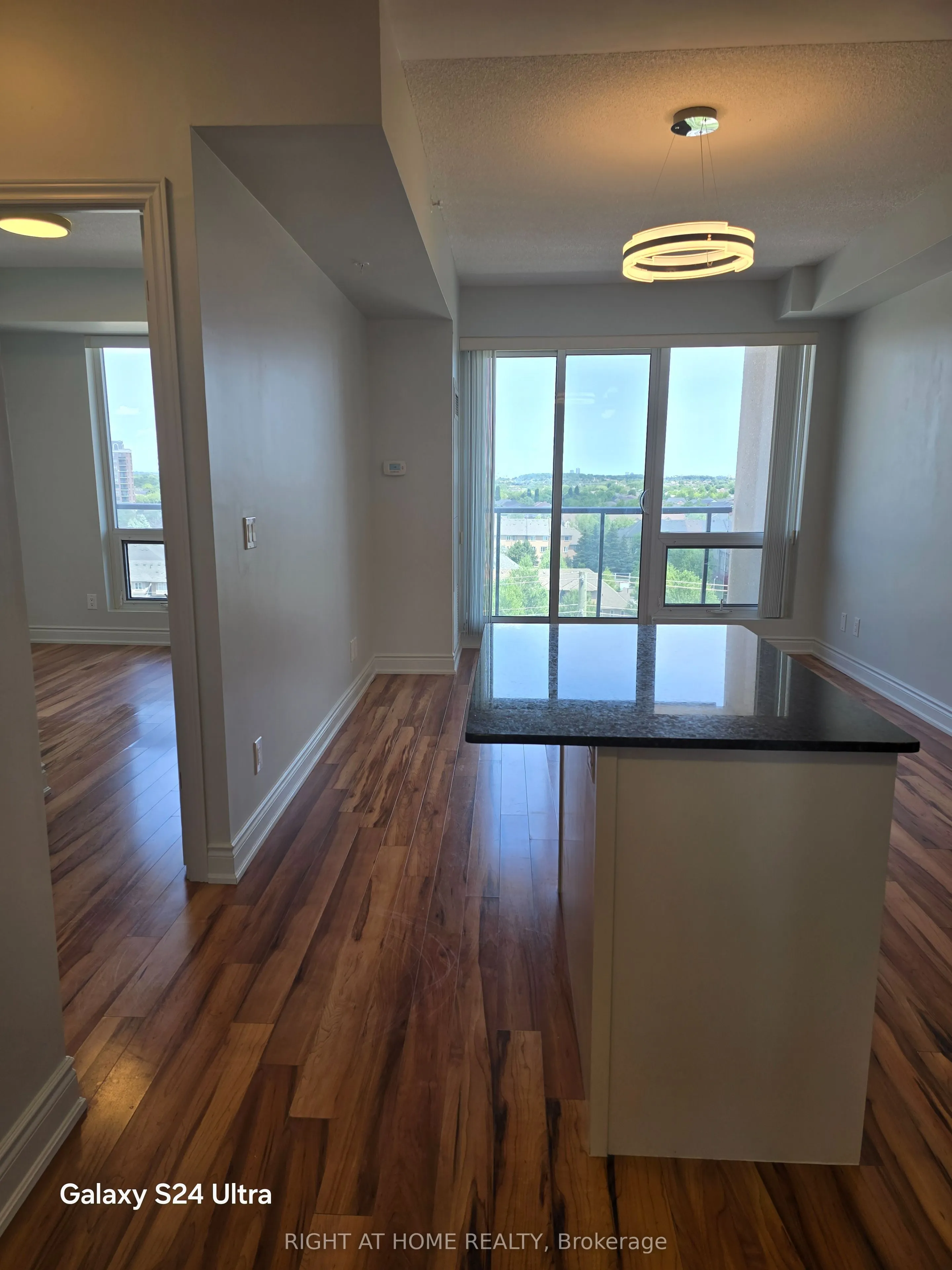 9088 Yonge Street, #907