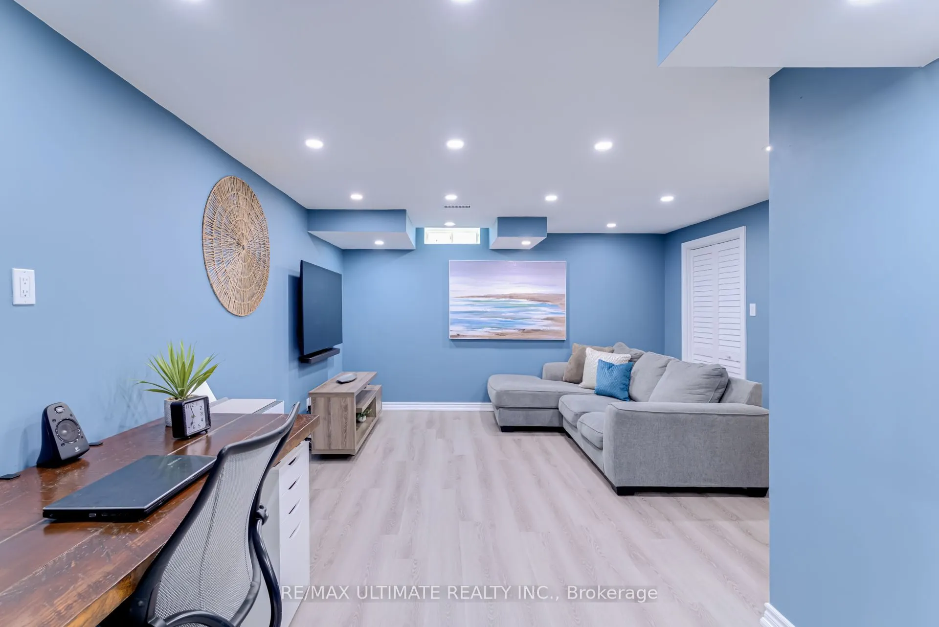 6 Daniele Crescent