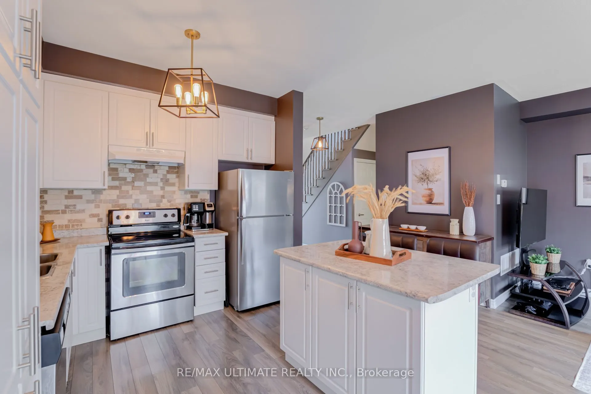 6 Daniele Crescent