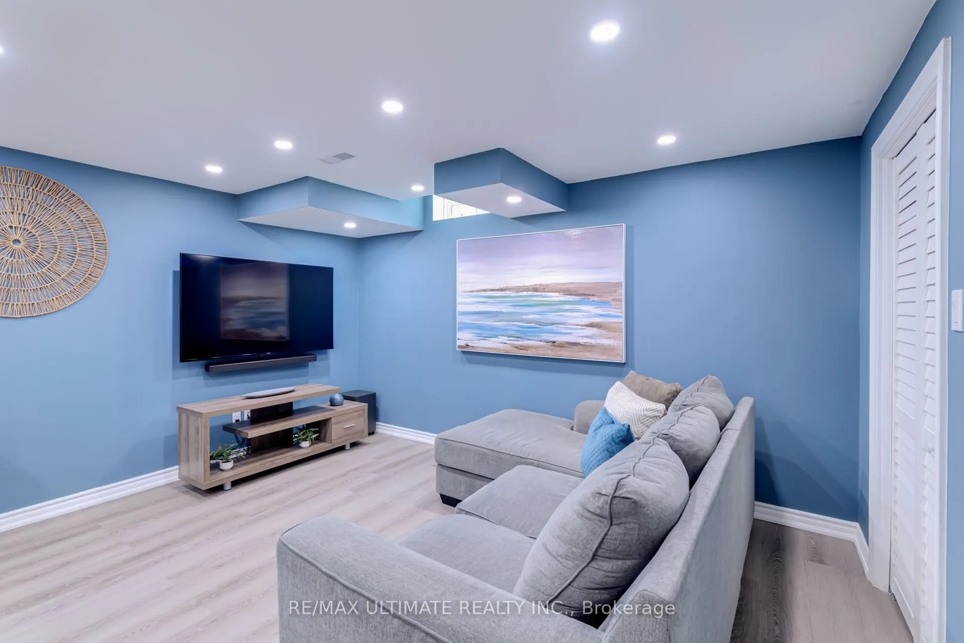 6 Daniele Crescent