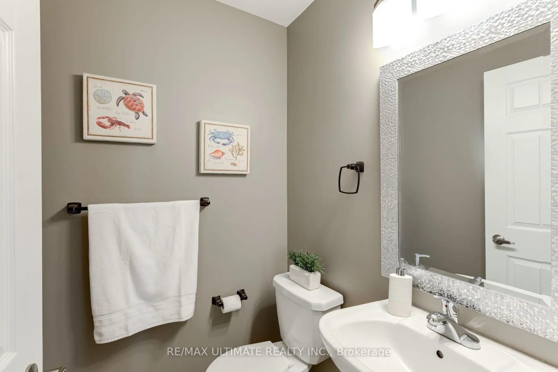 6 Daniele Crescent