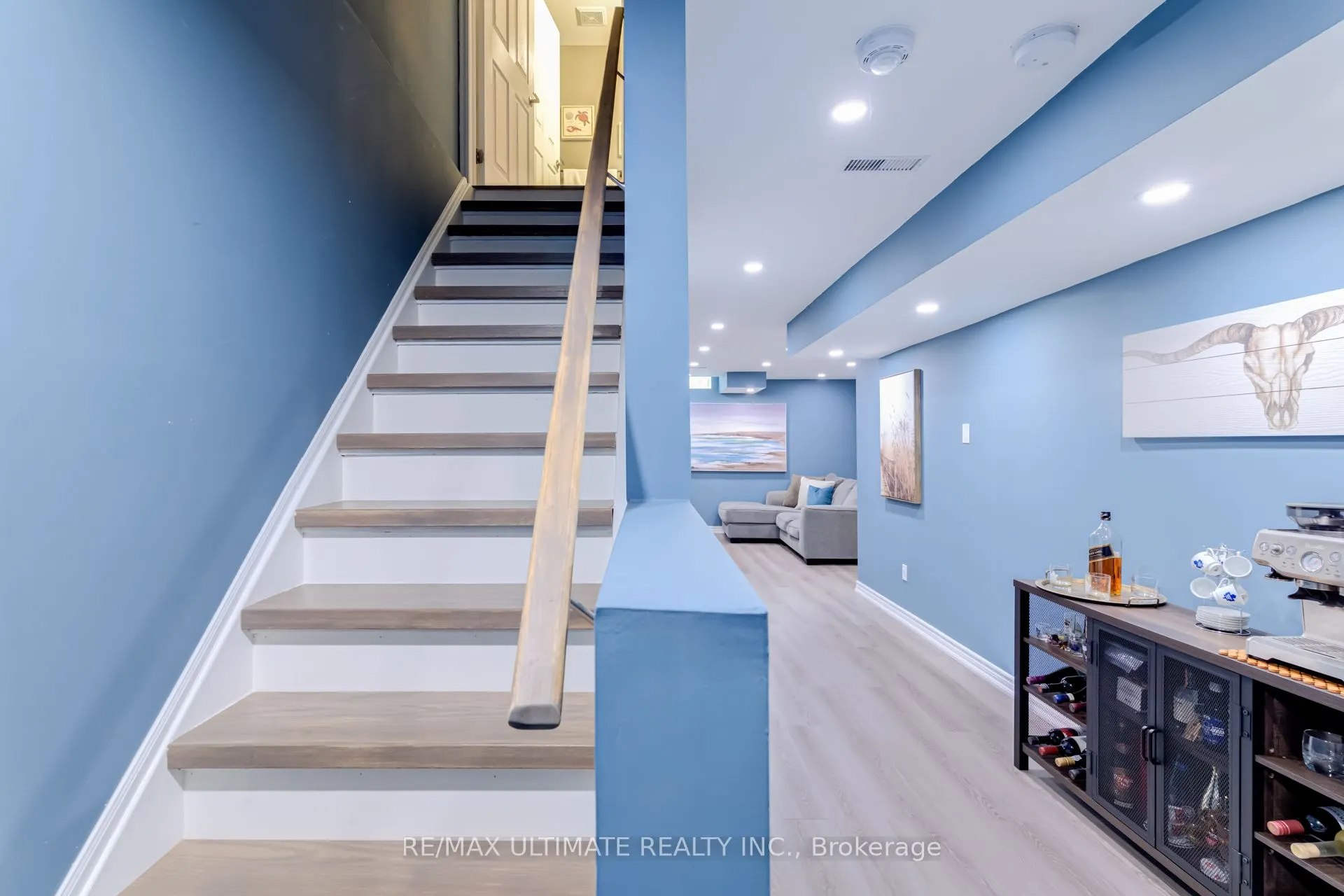 6 Daniele Crescent