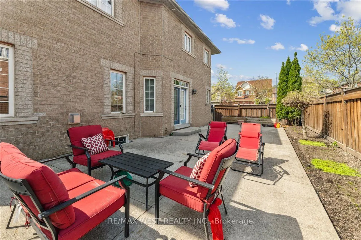 126 Josephine Road W