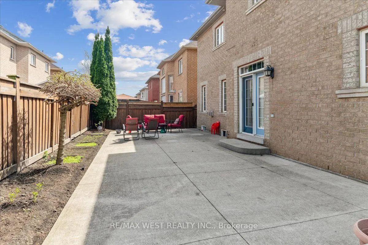126 Josephine Road W