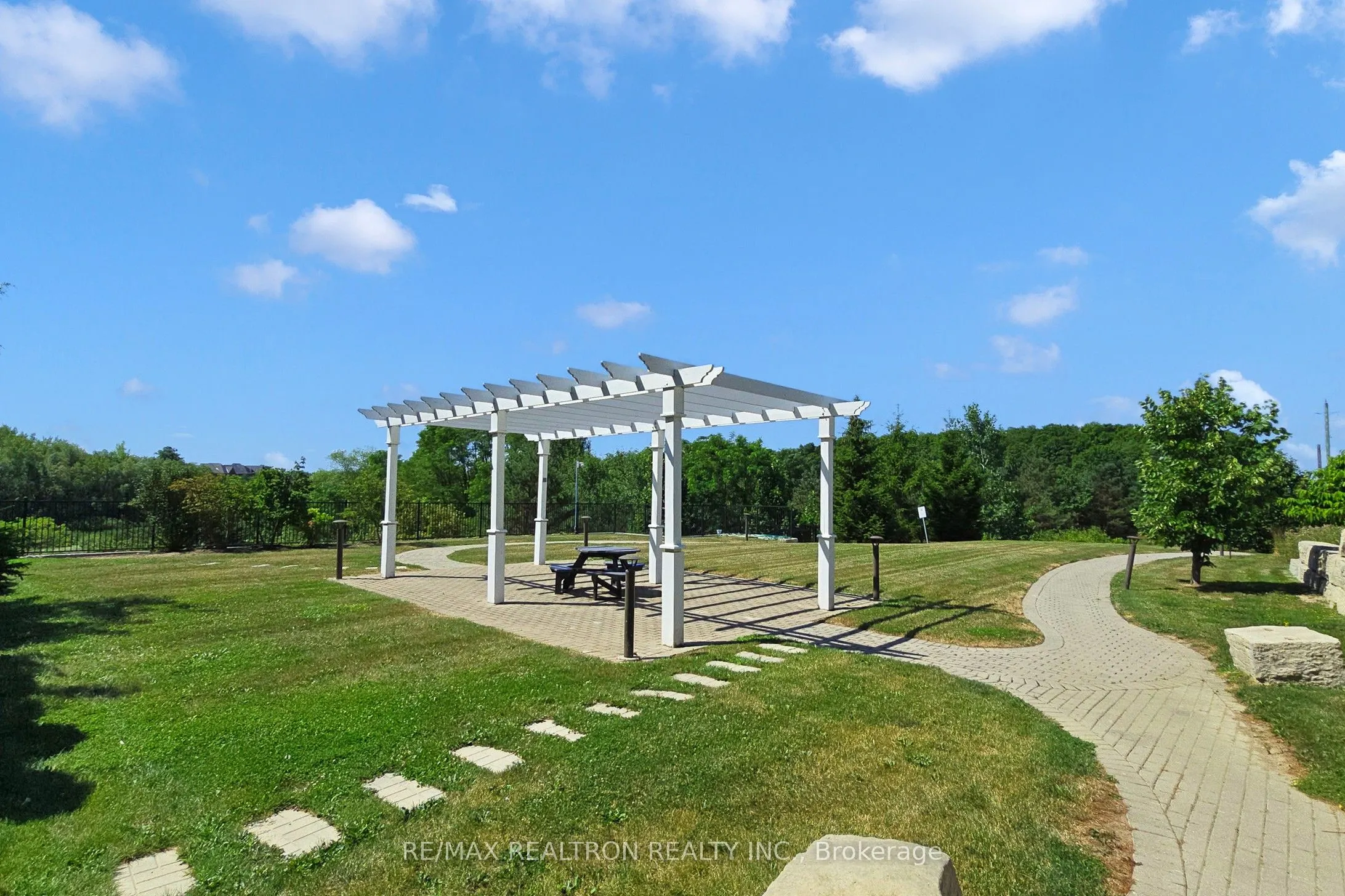 80 Burns Boulevard N, #123