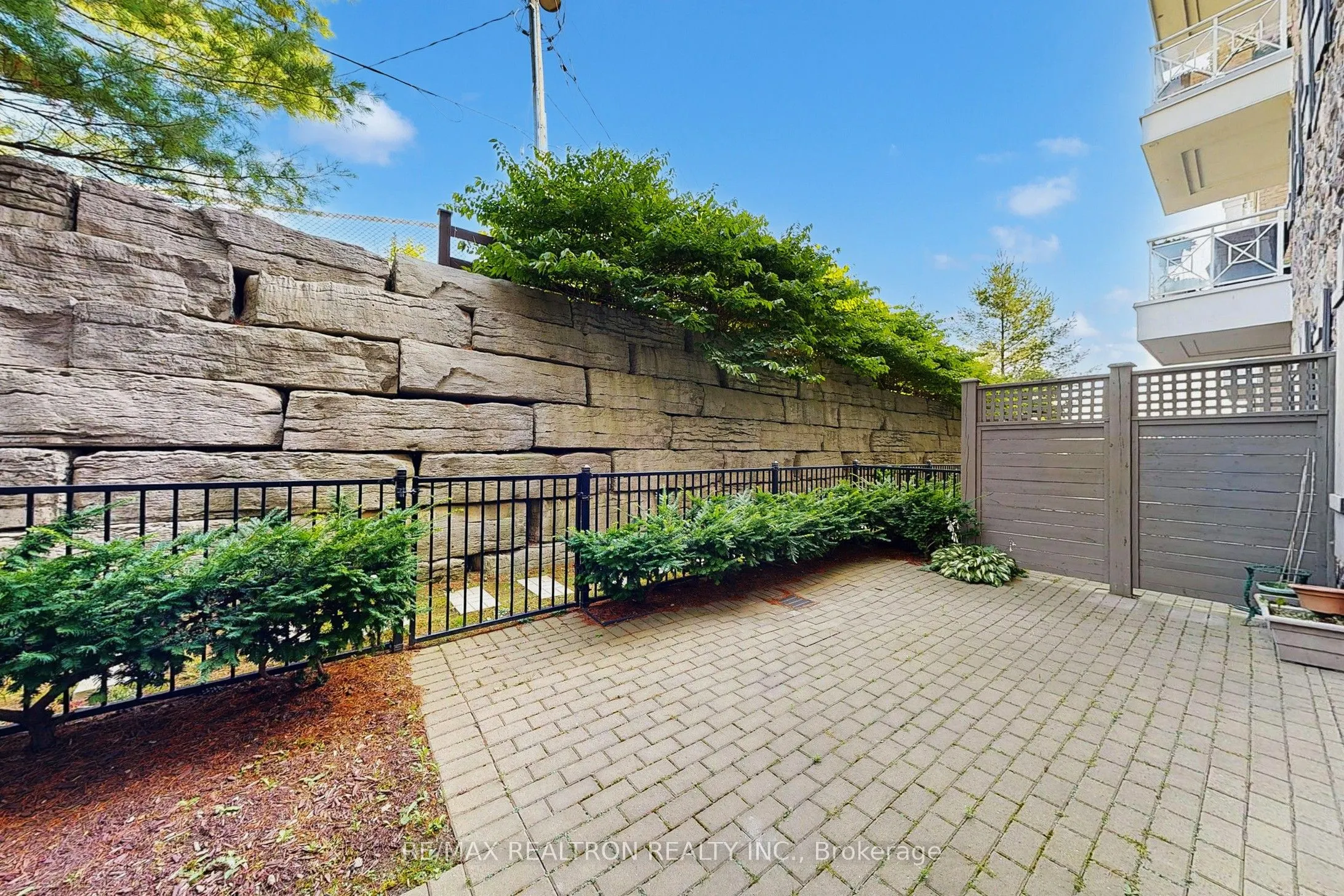 80 Burns Boulevard N, #123