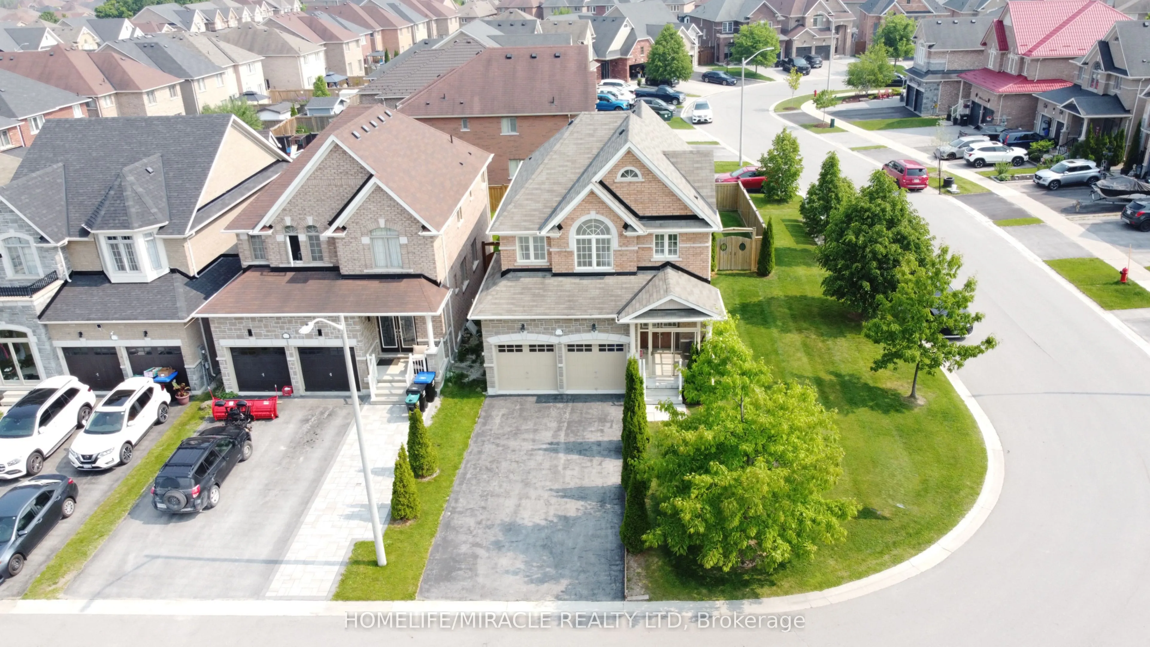 2215 Dawson Crescent