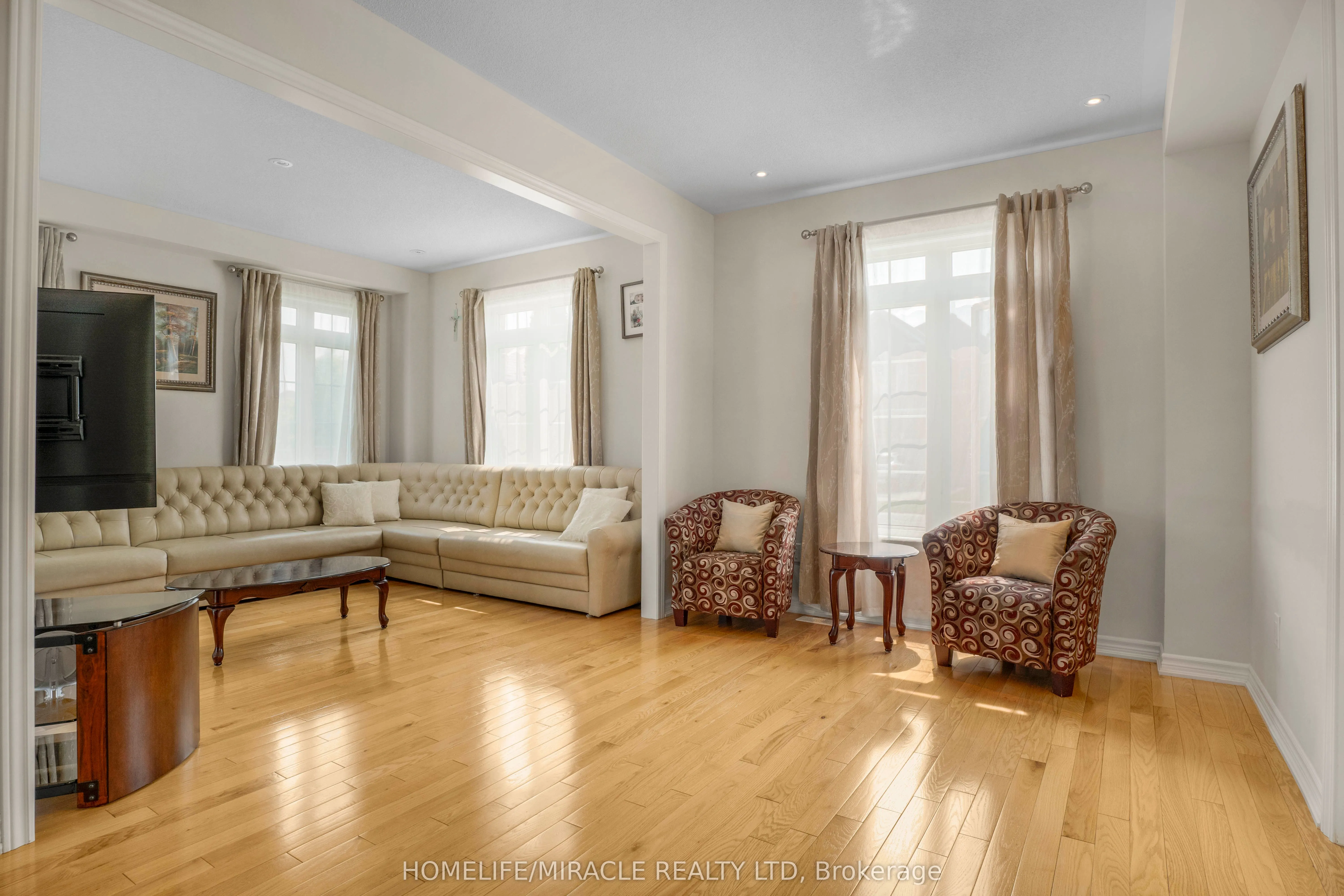 2215 Dawson Crescent