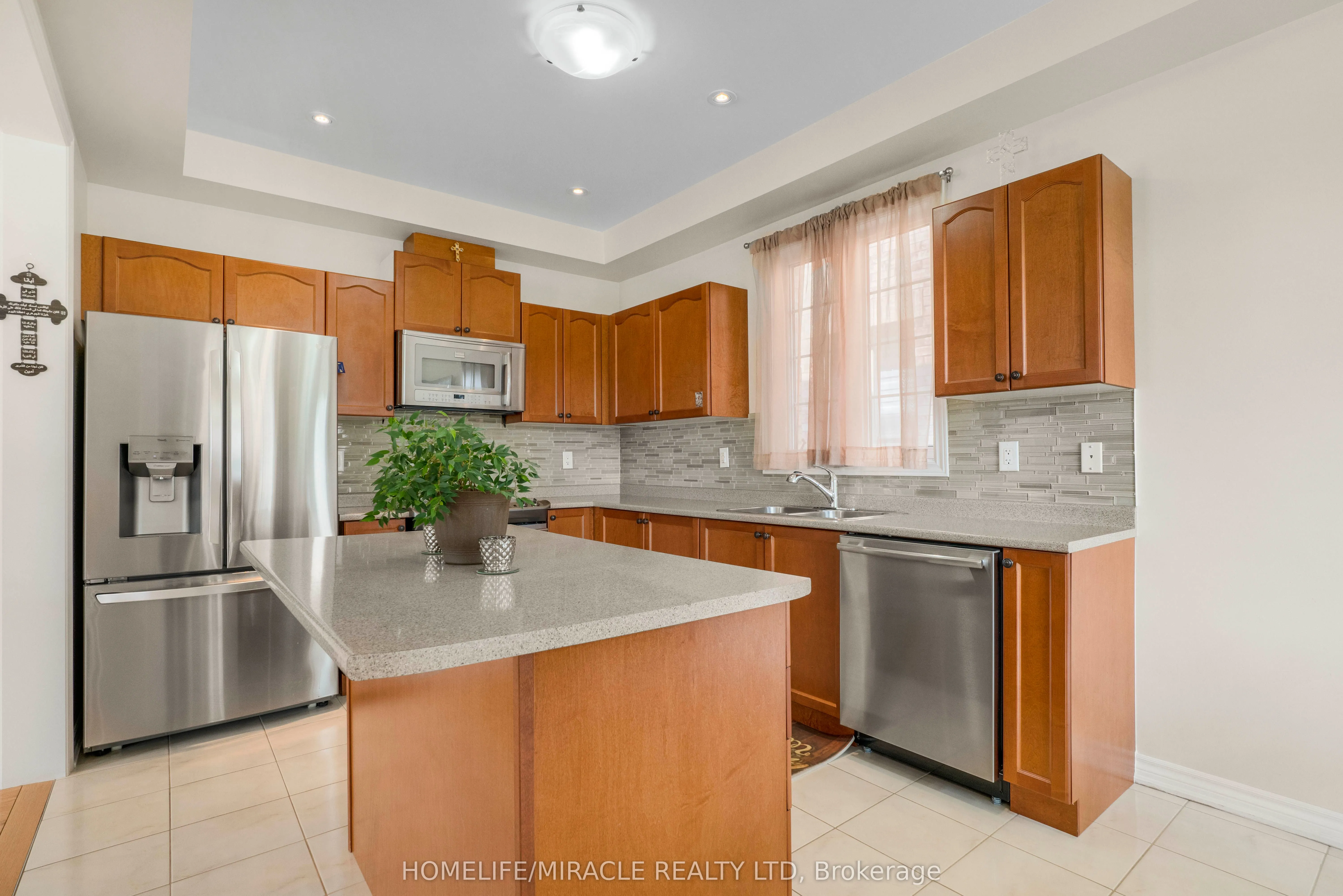 2215 Dawson Crescent