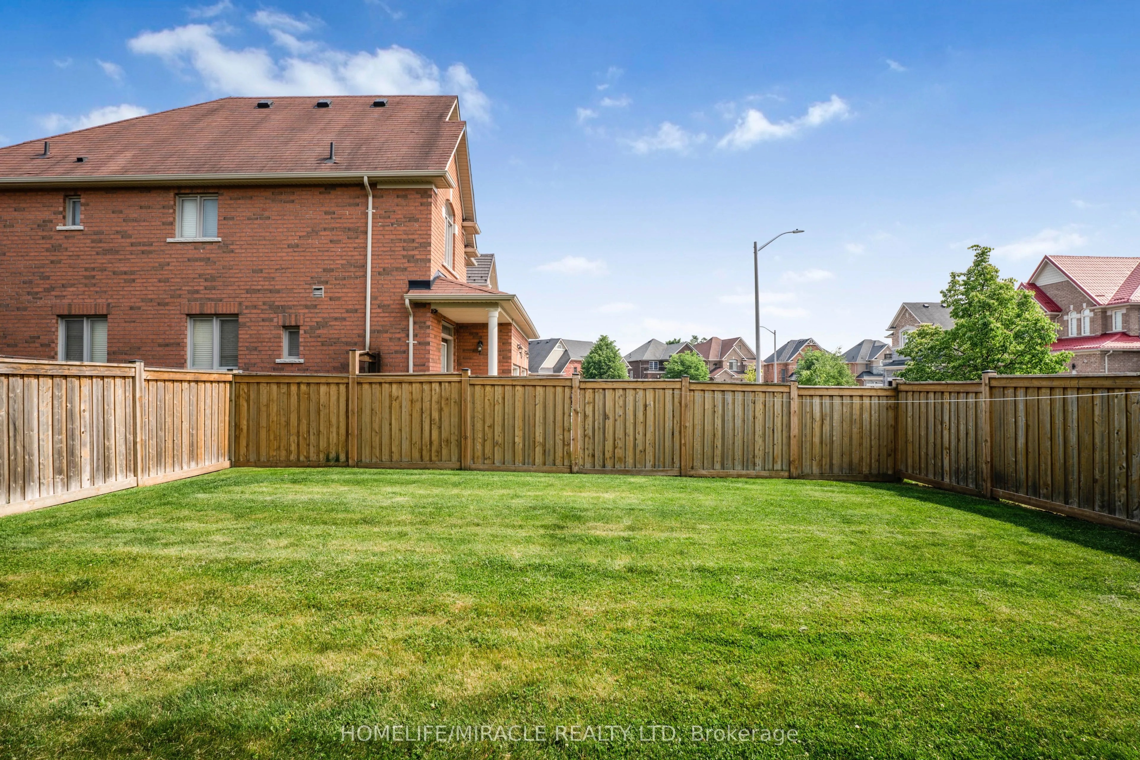 2215 Dawson Crescent