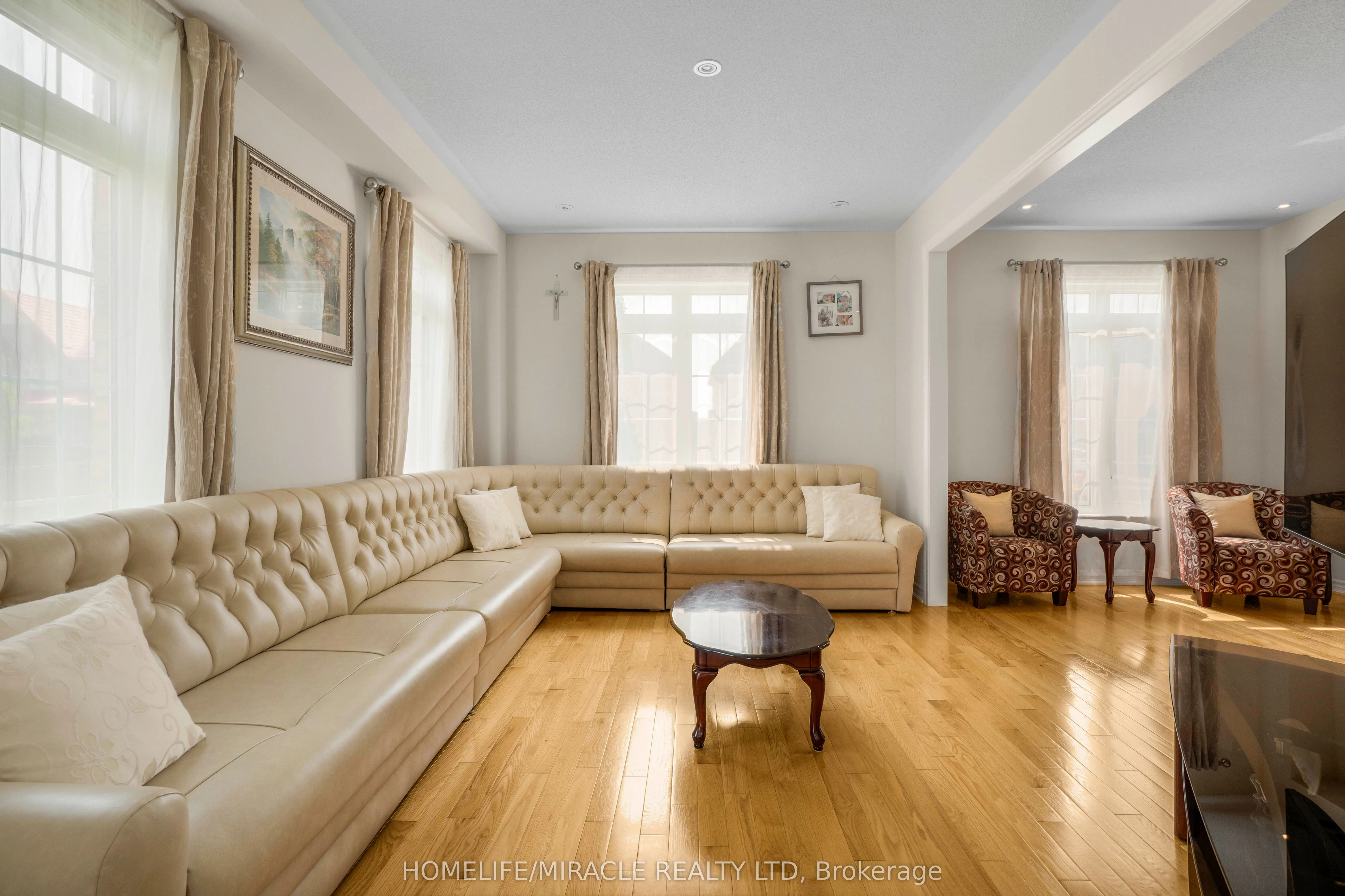 2215 Dawson Crescent