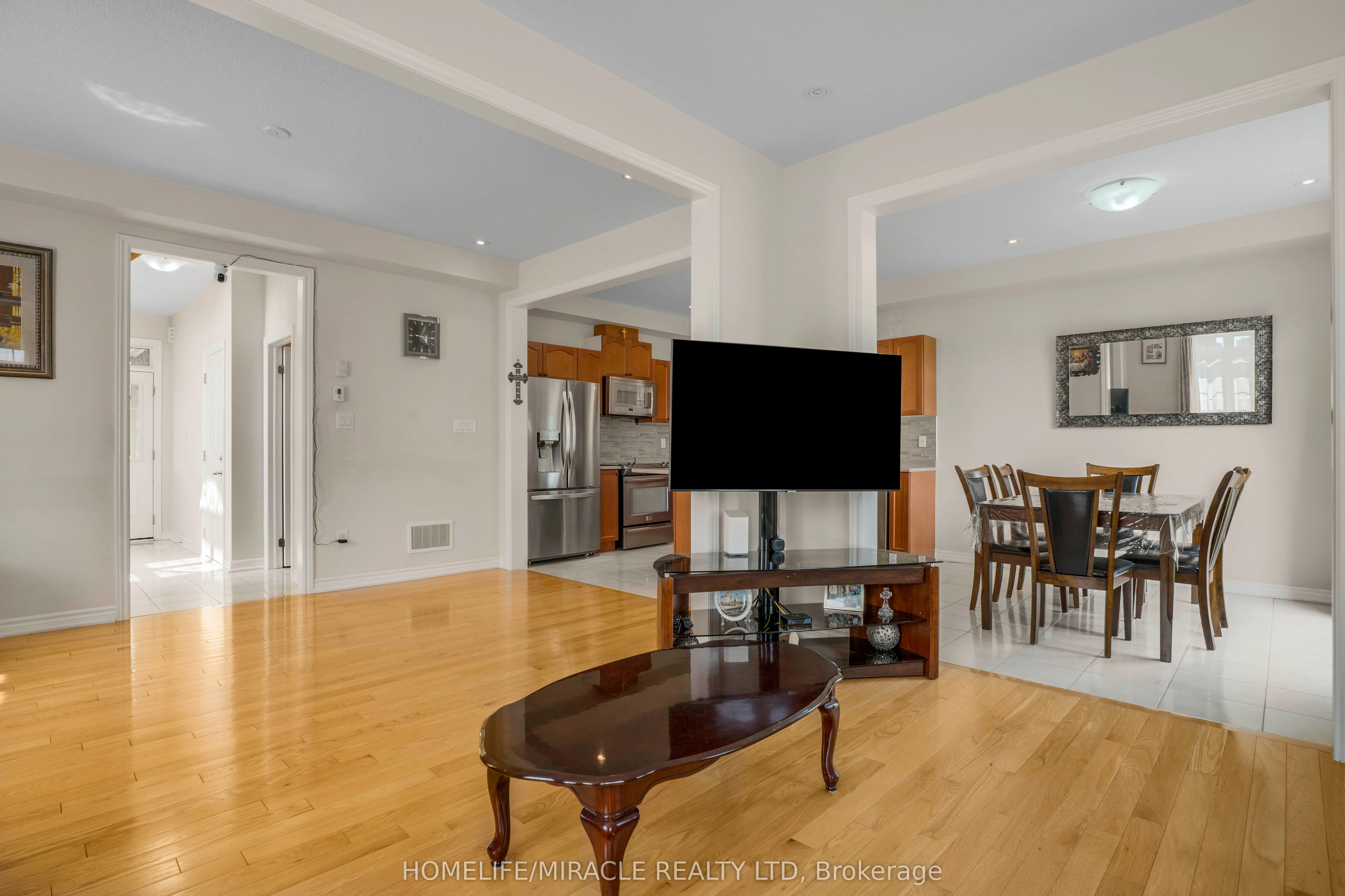 2215 Dawson Crescent