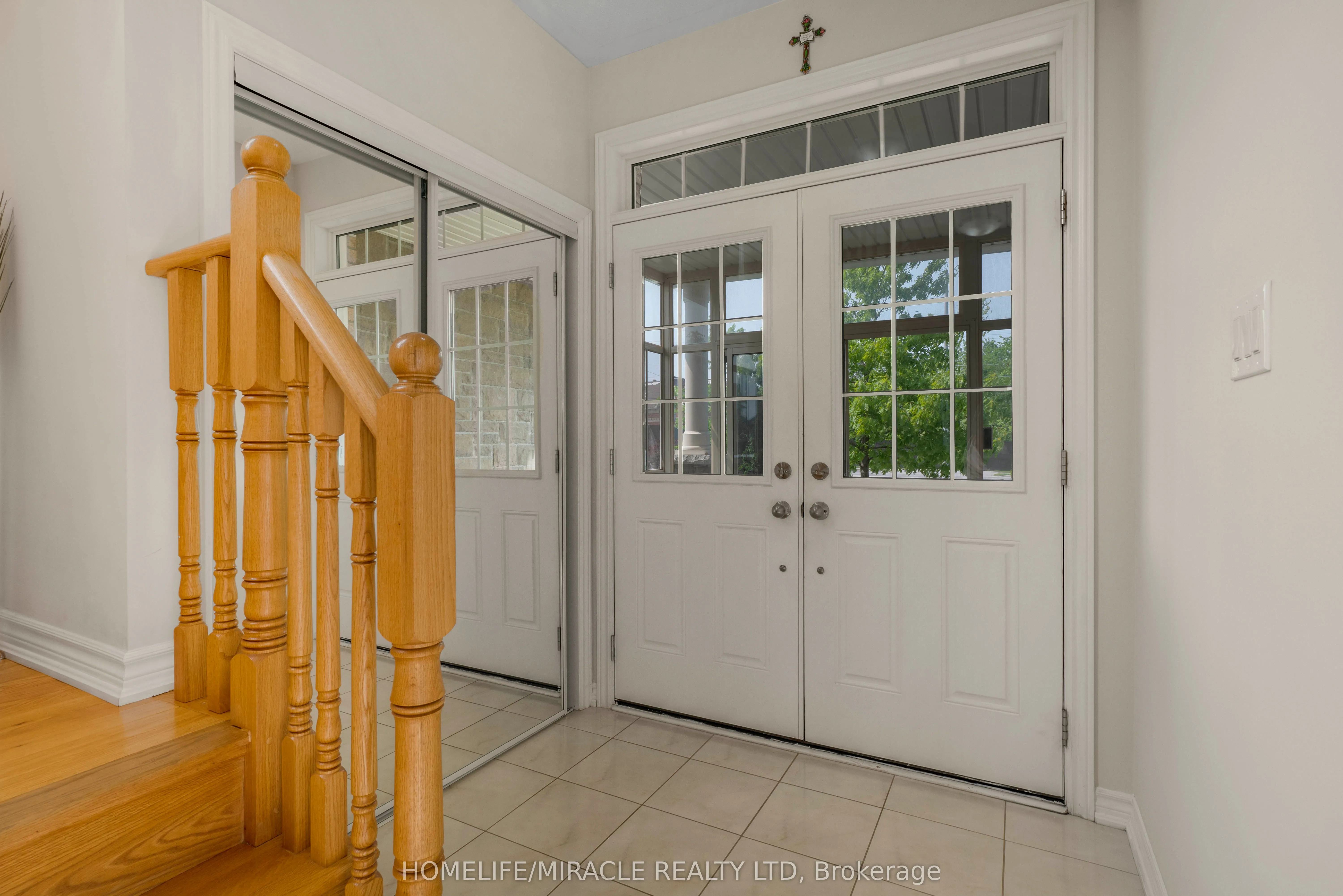 2215 Dawson Crescent