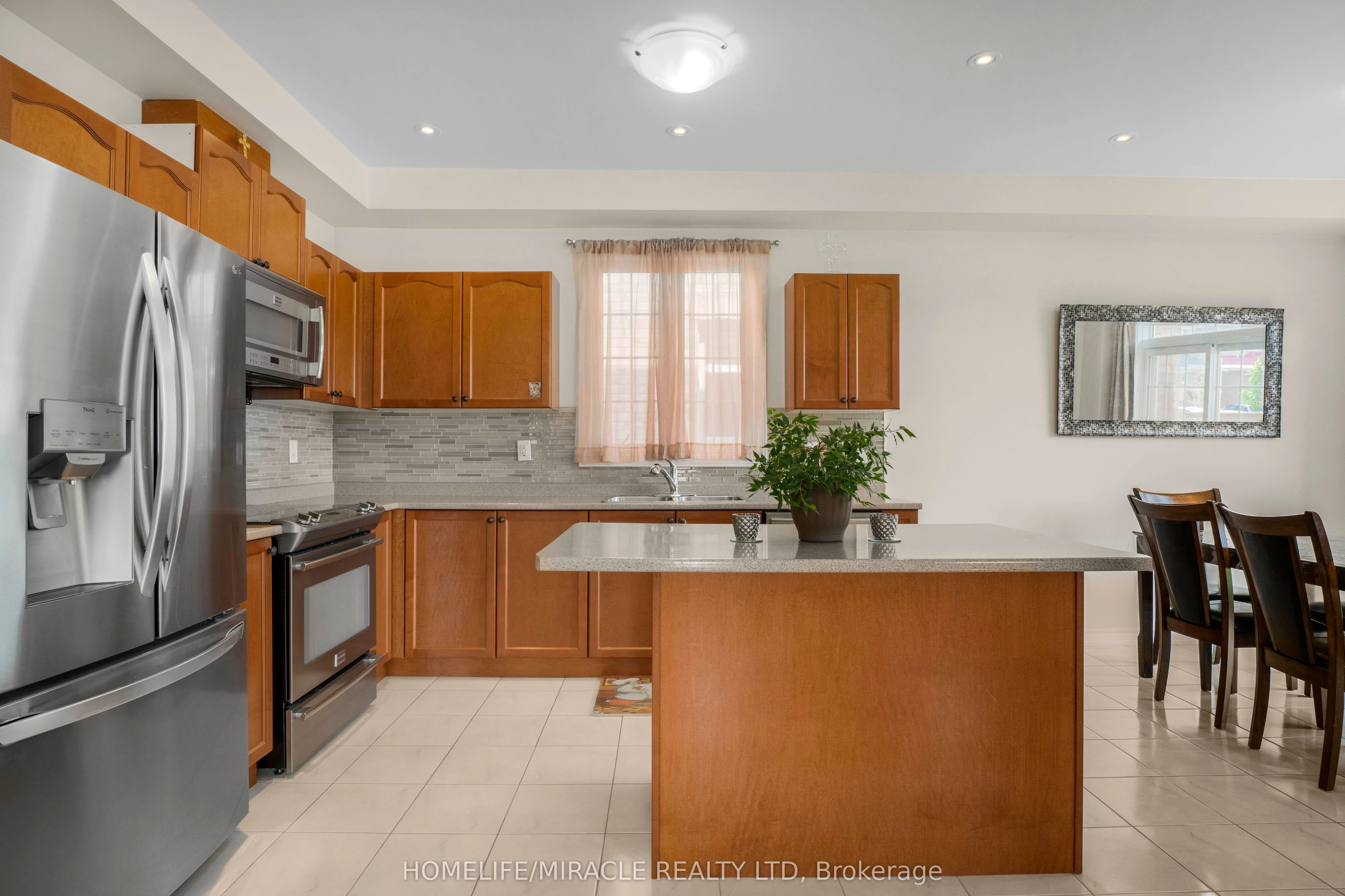 2215 Dawson Crescent