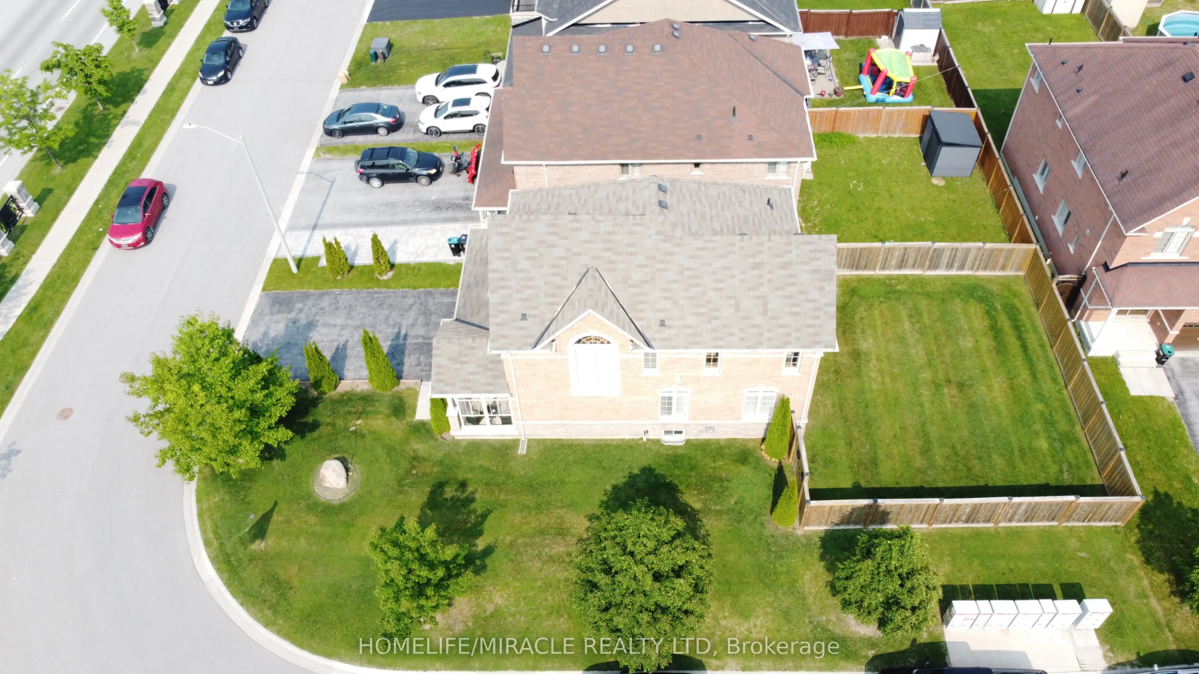 2215 Dawson Crescent