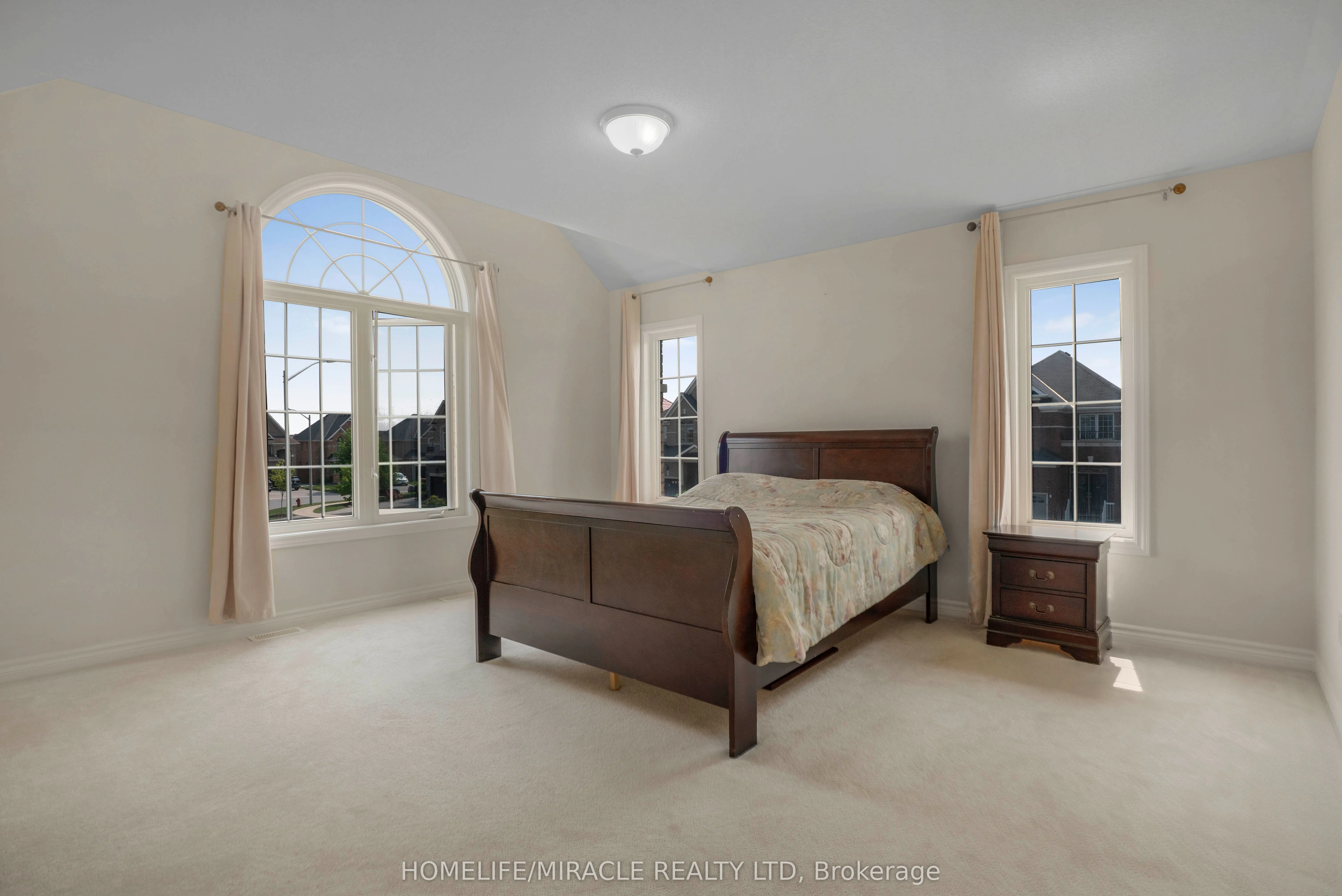 2215 Dawson Crescent